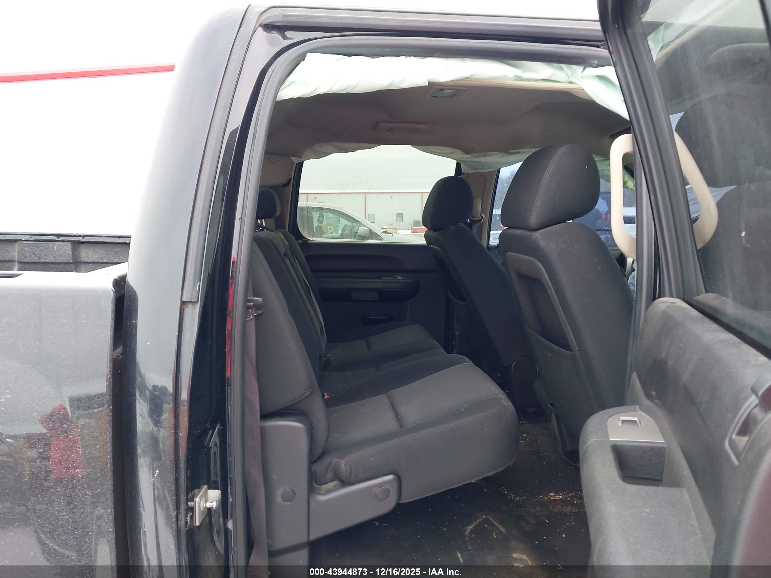 CHEVROLET SILVERADO image 8