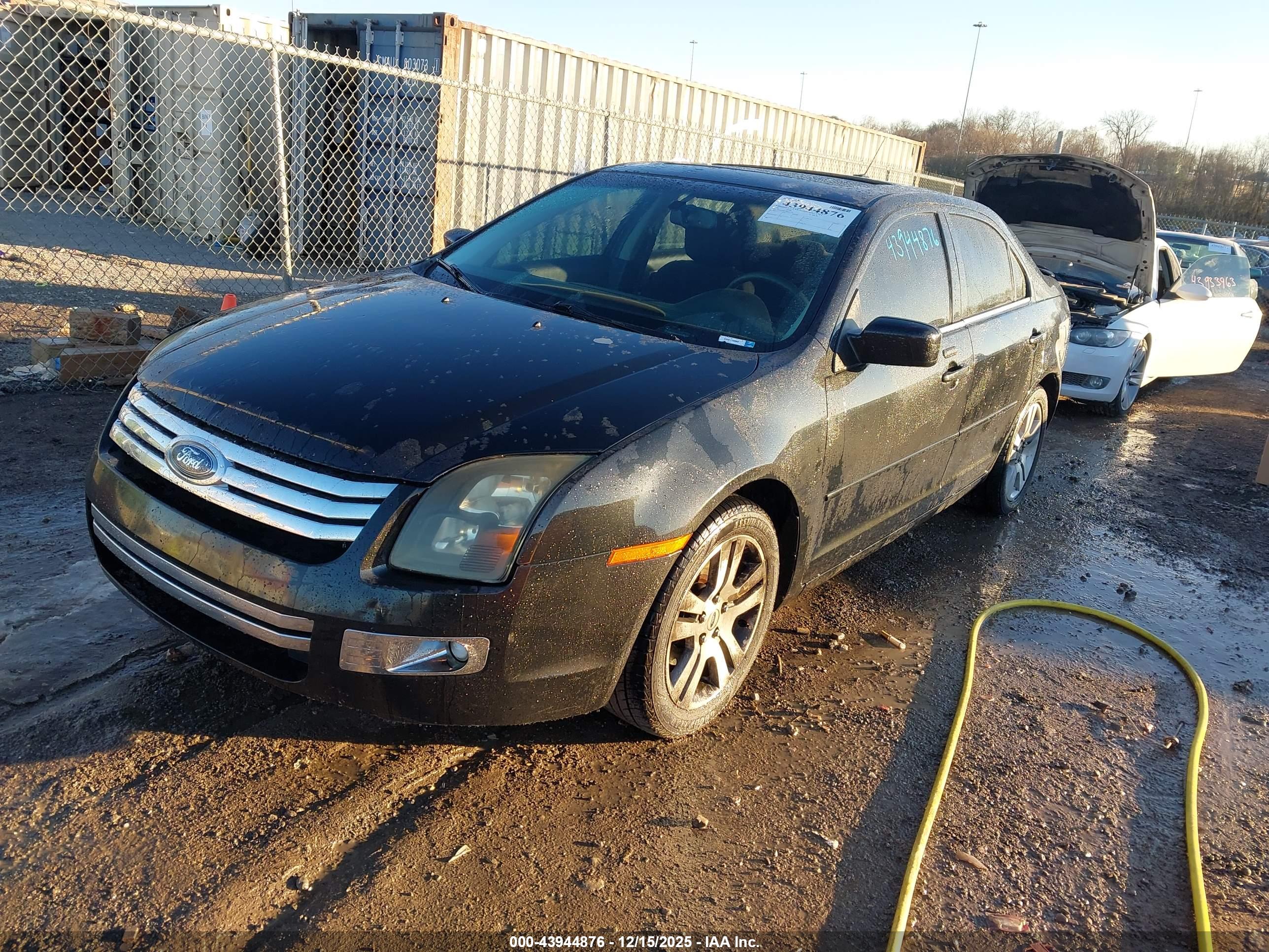 FORD FUSION image 2