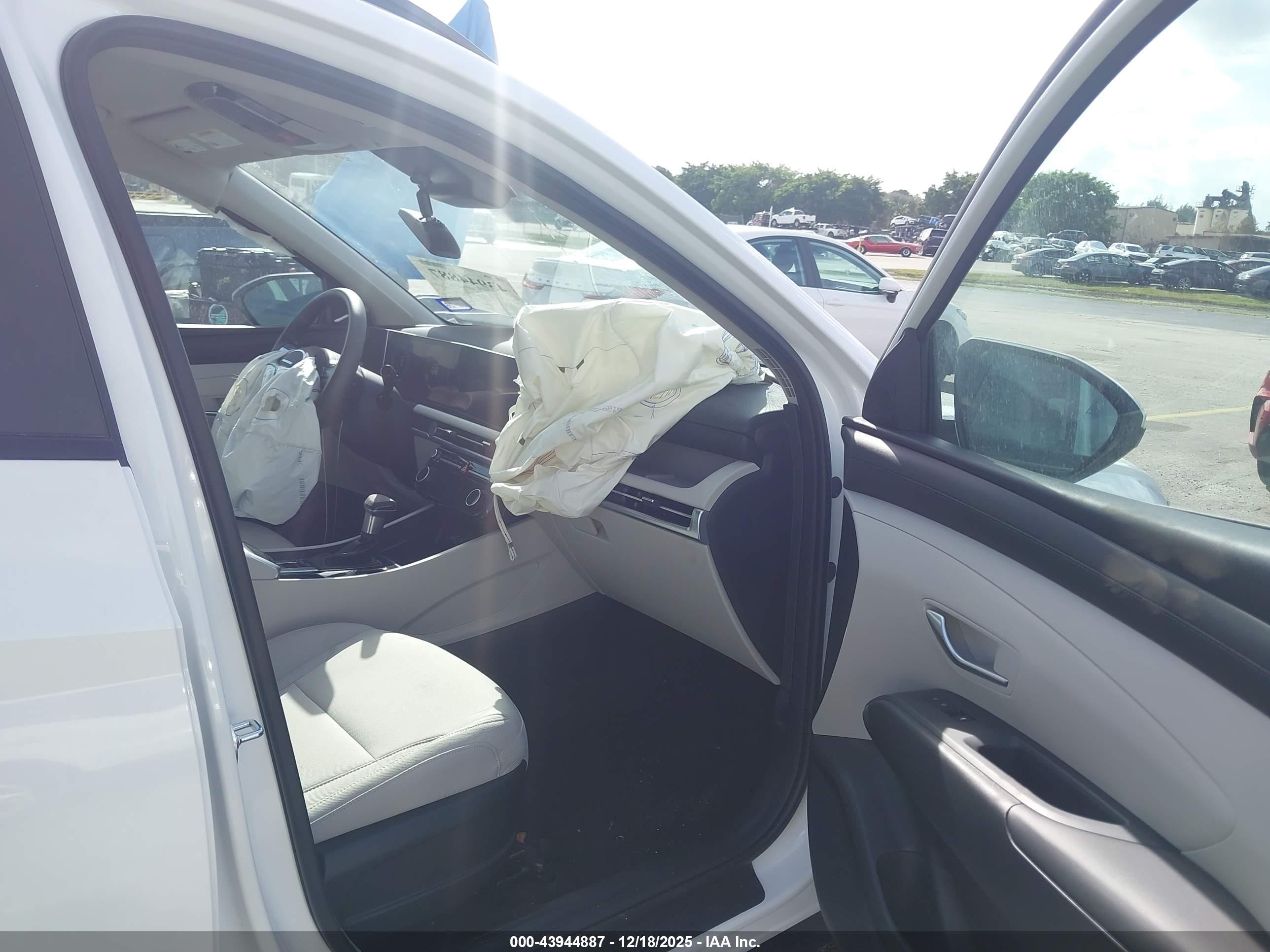 HYUNDAI TUCSON image 5