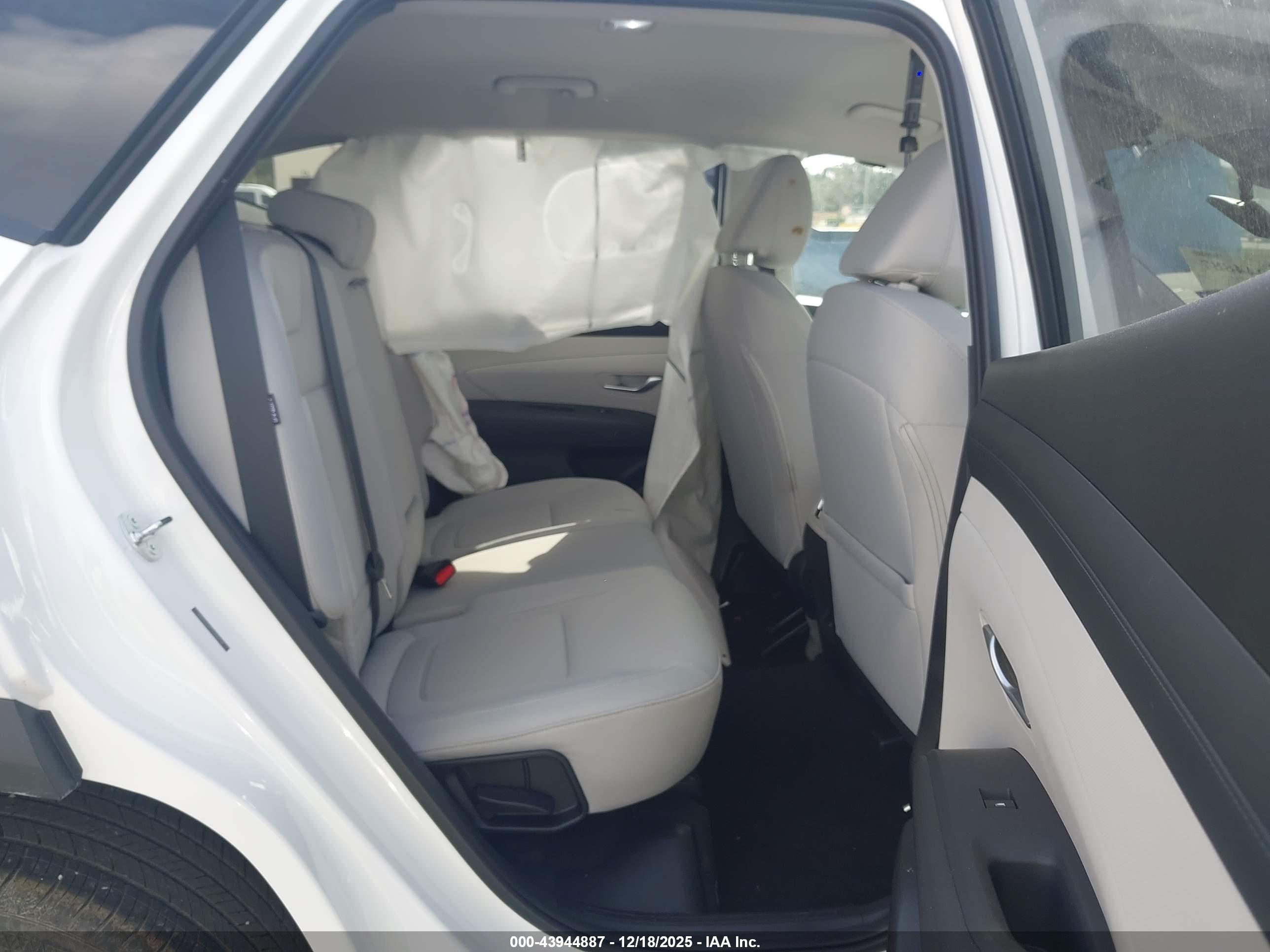 HYUNDAI TUCSON image 8