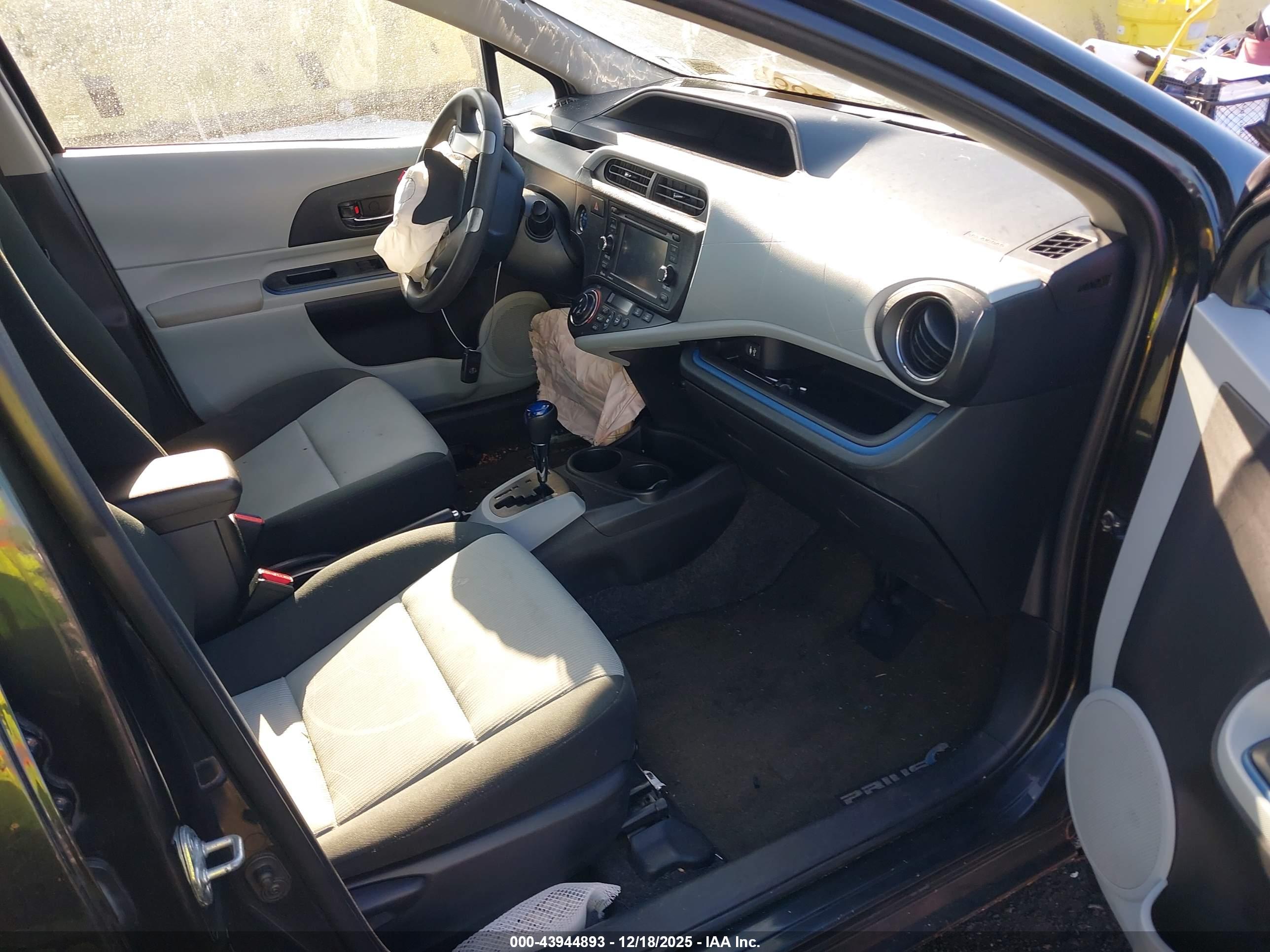 TOYOTA PRIUS image 5