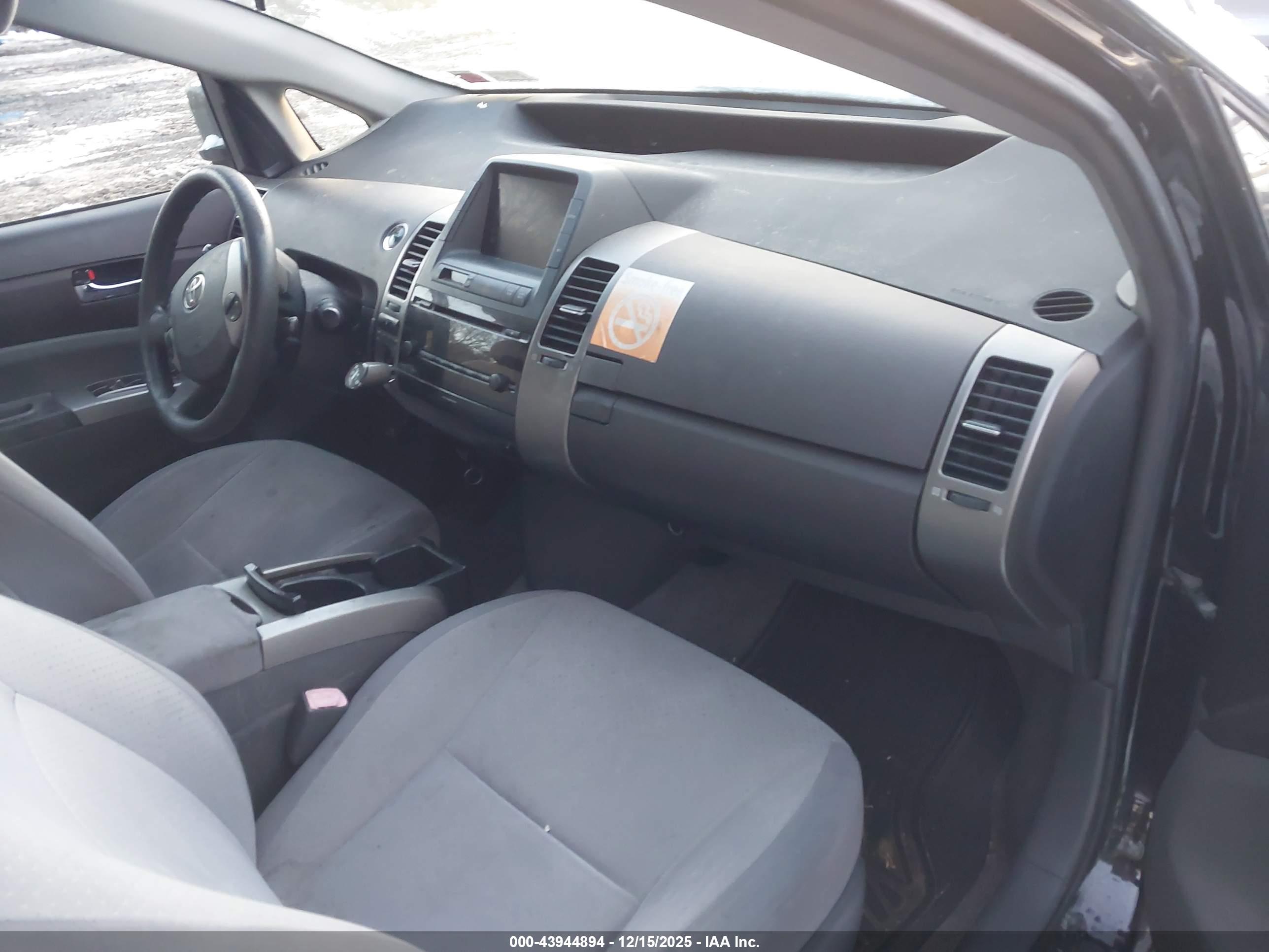 TOYOTA PRIUS image 5