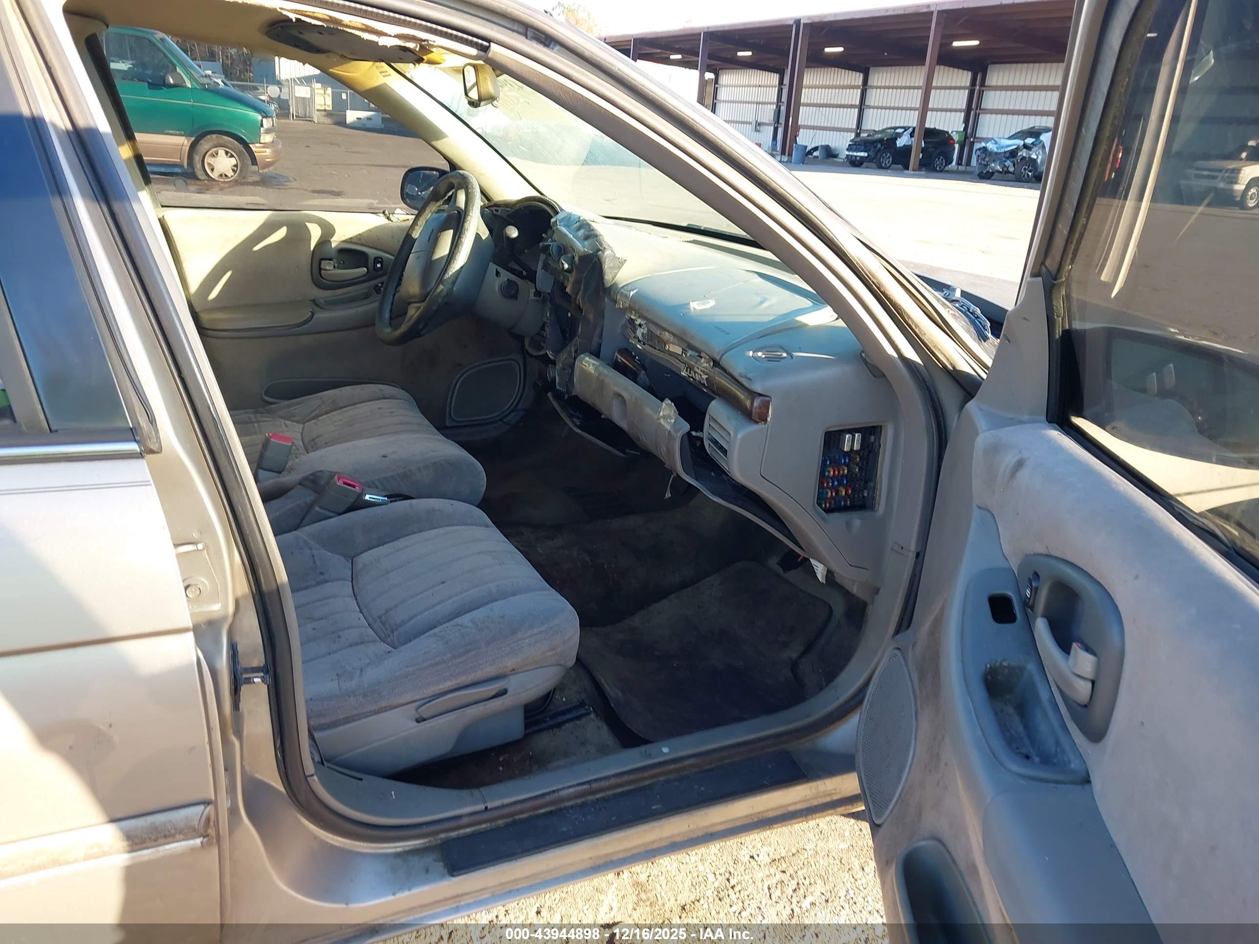CHEVROLET LUMINA image 5
