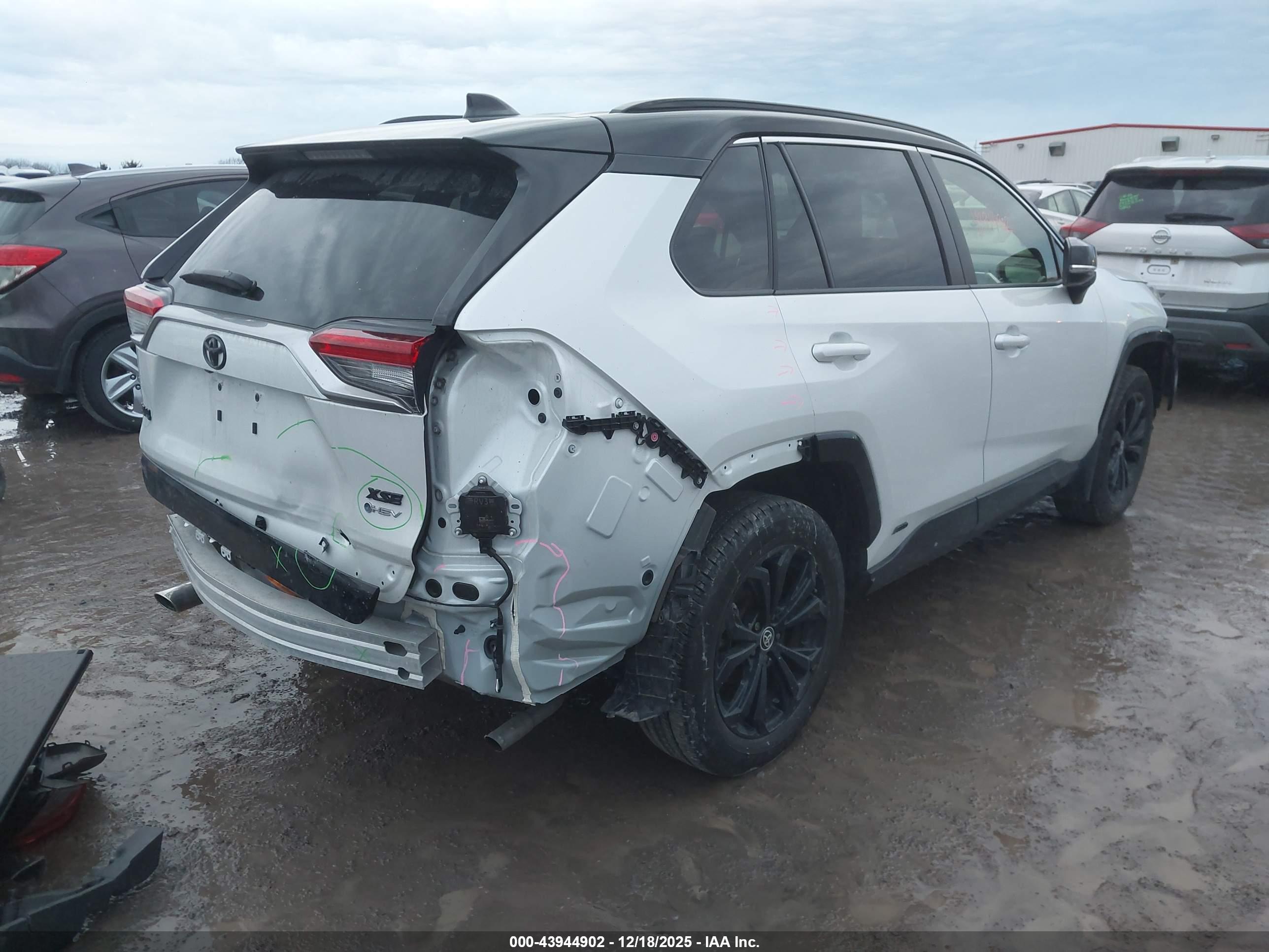 TOYOTA RAV4 image 4