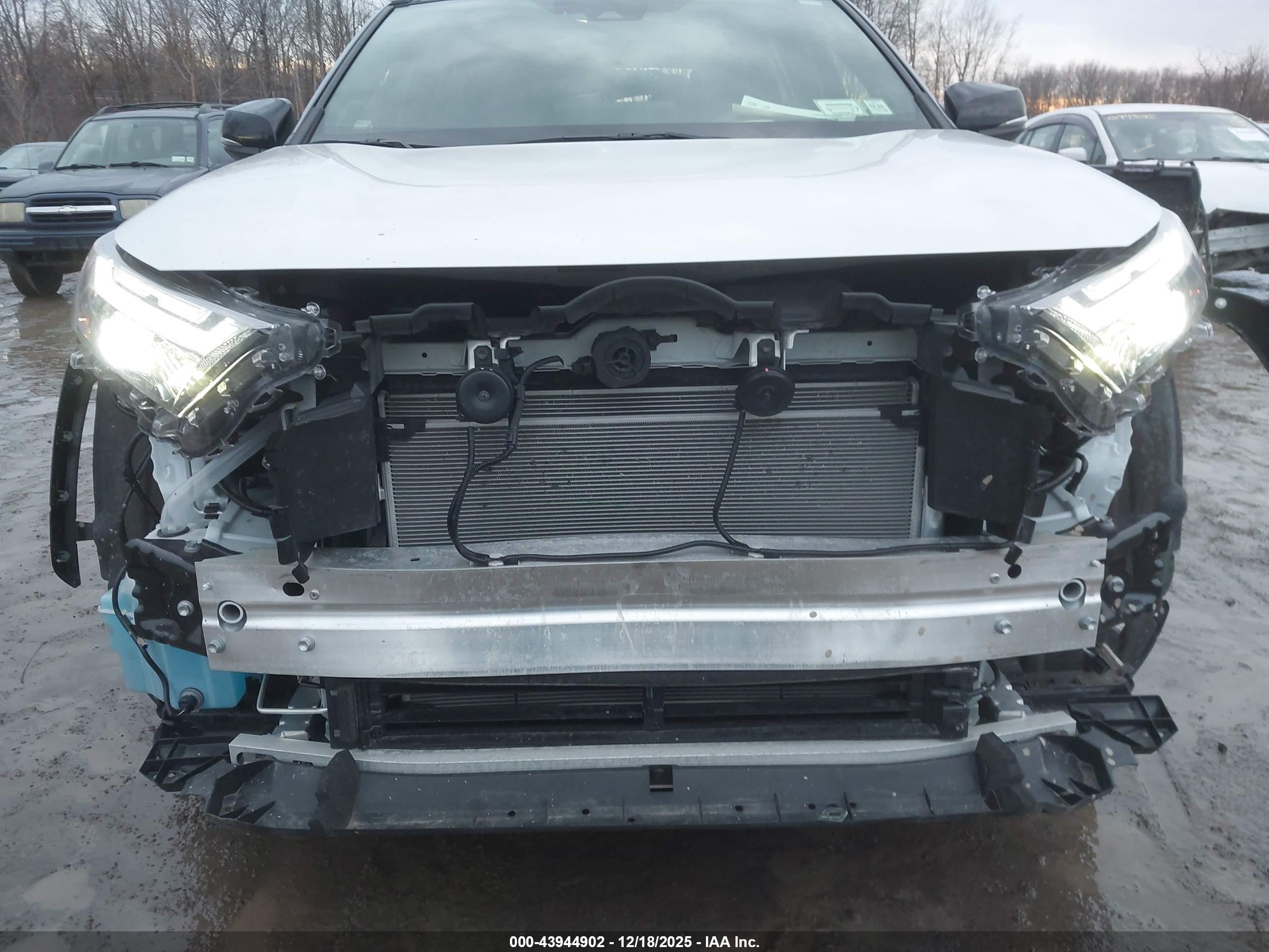 TOYOTA RAV4 image 6