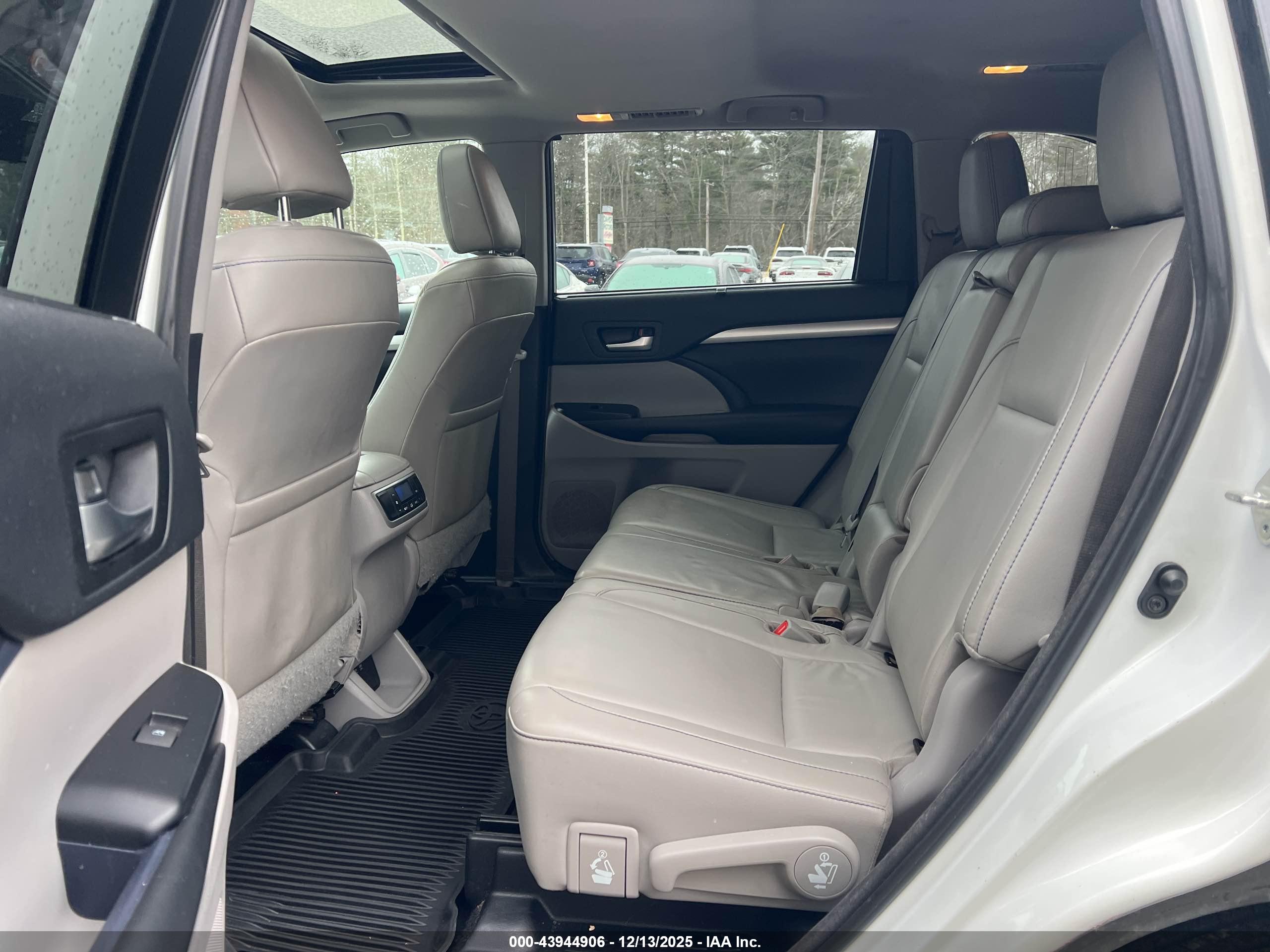 TOYOTA HIGHLANDER image 8