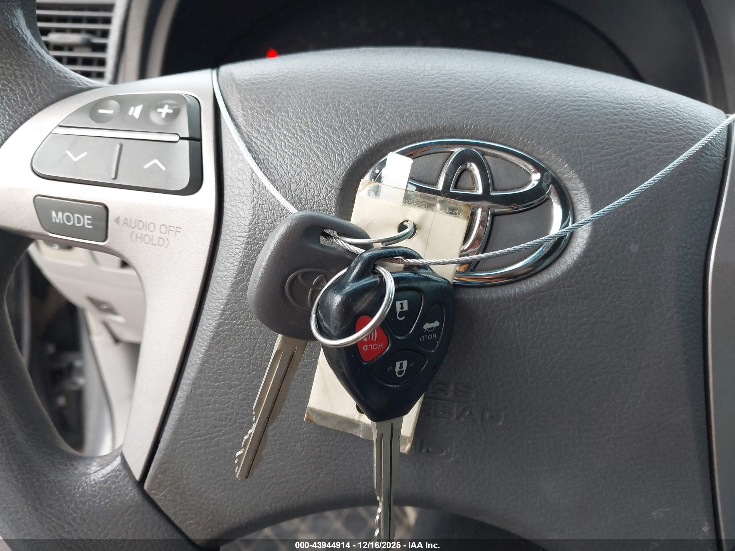 TOYOTA CAMRY image 11