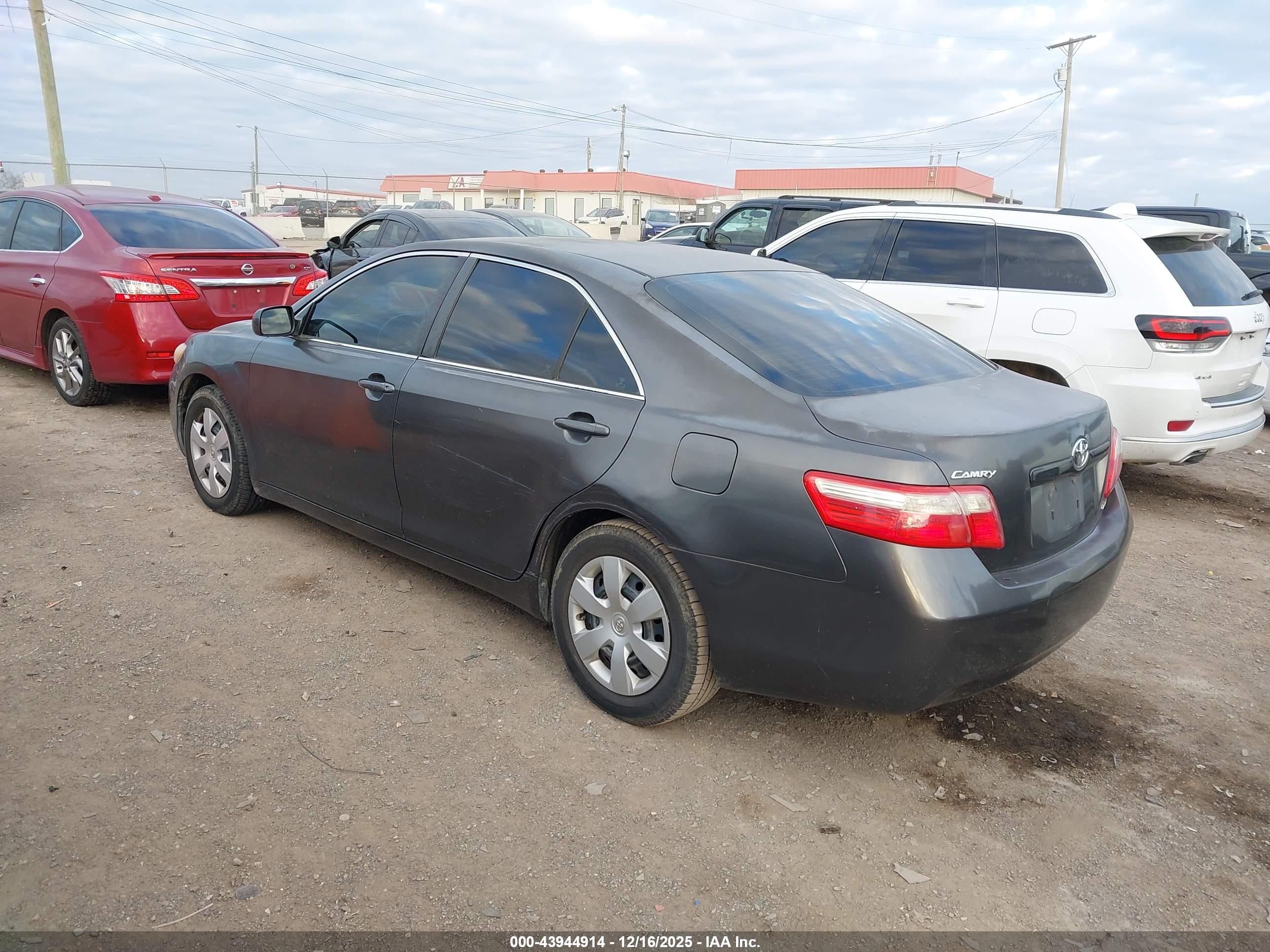 TOYOTA CAMRY image 3