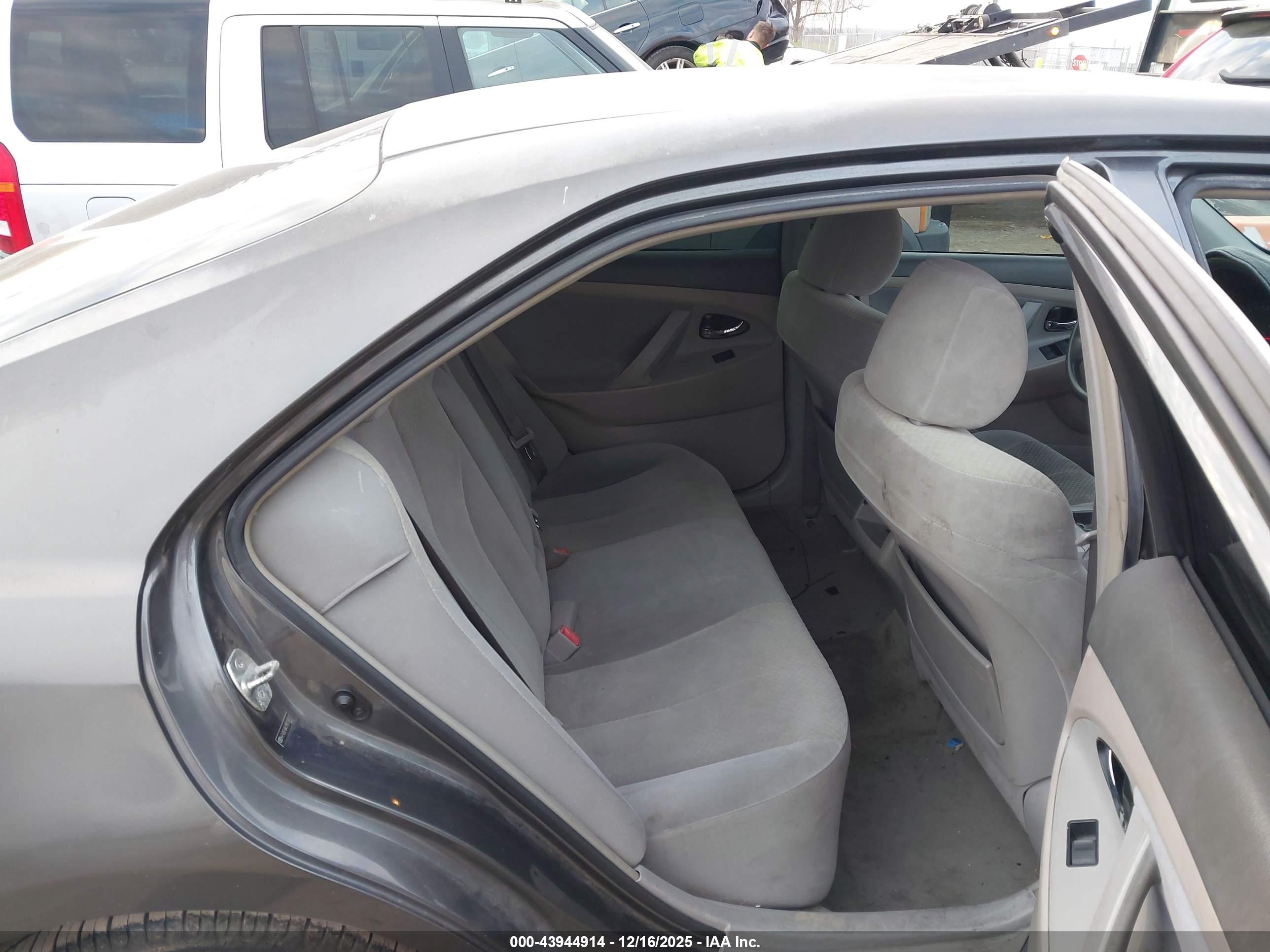 TOYOTA CAMRY image 8