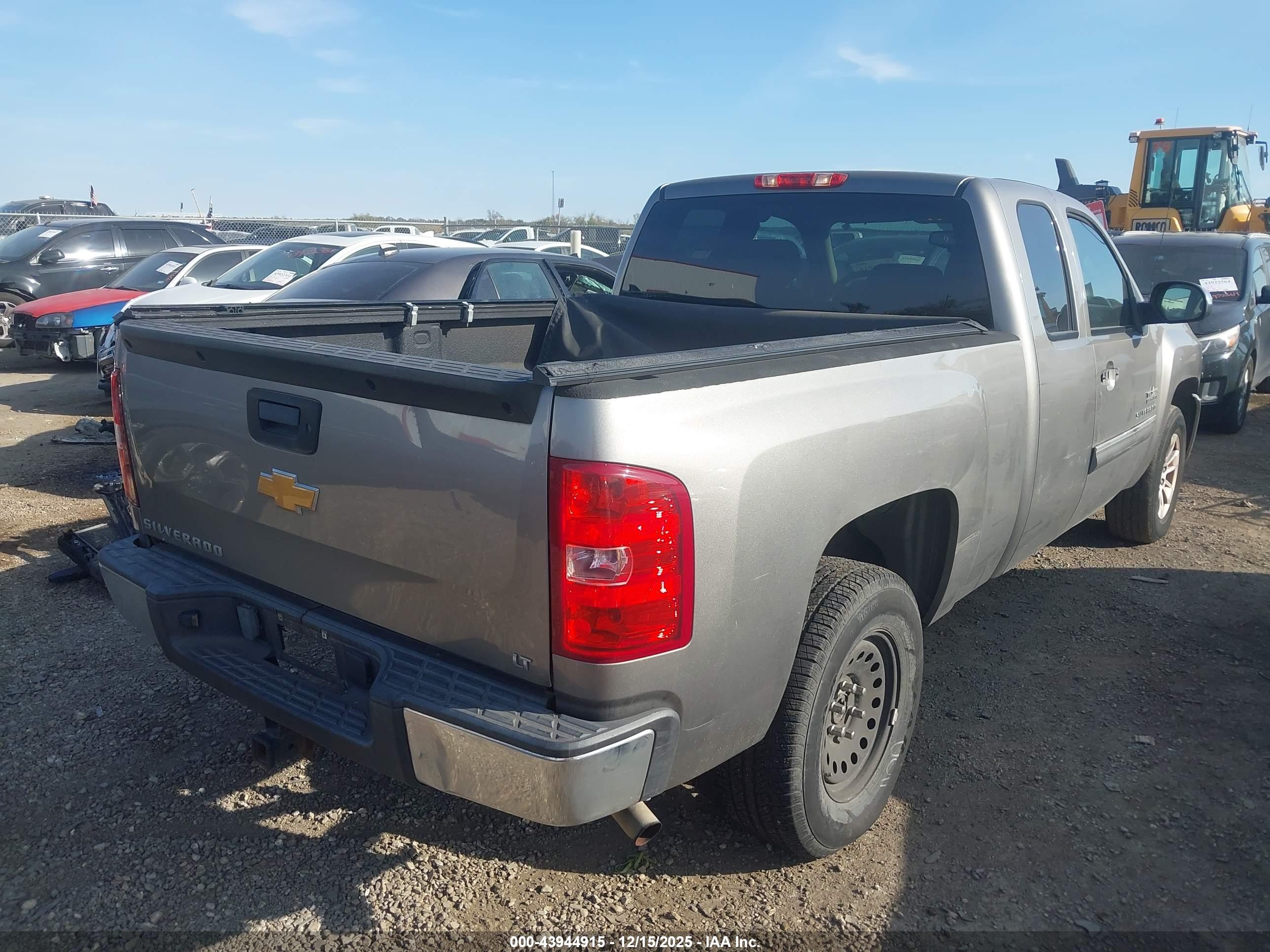CHEVROLET SILVERADO image 4