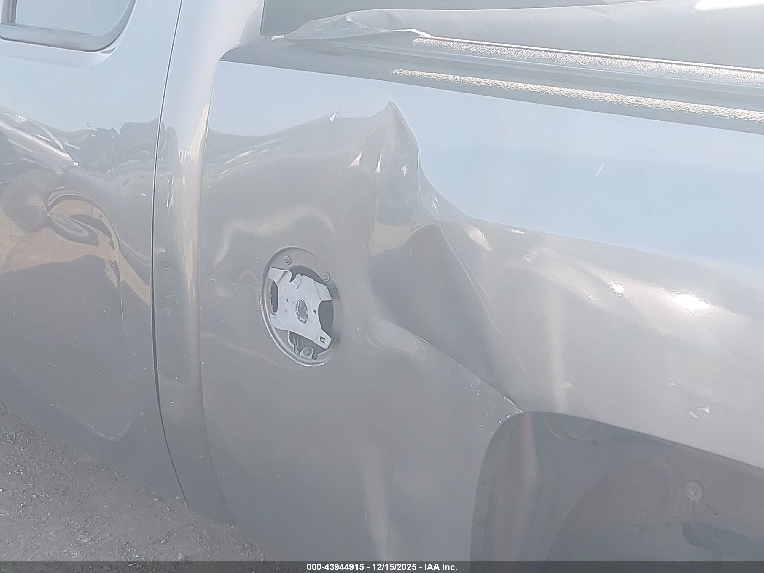 CHEVROLET SILVERADO image 6