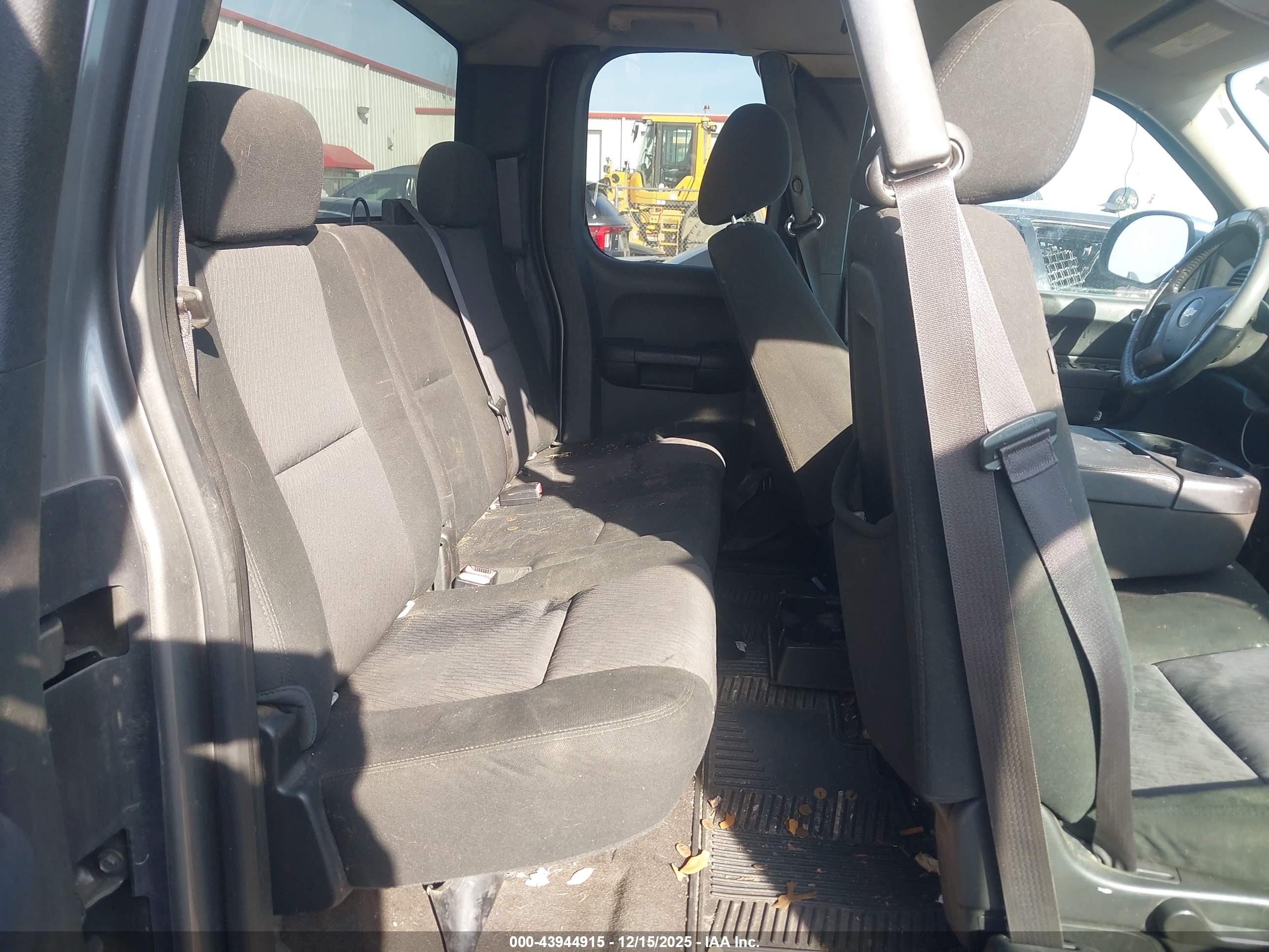 CHEVROLET SILVERADO image 8