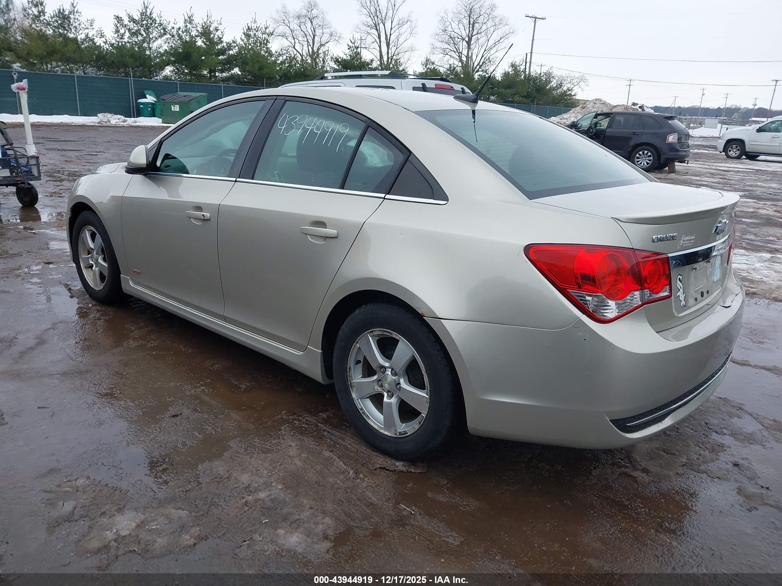 CHEVROLET CRUZE image 3
