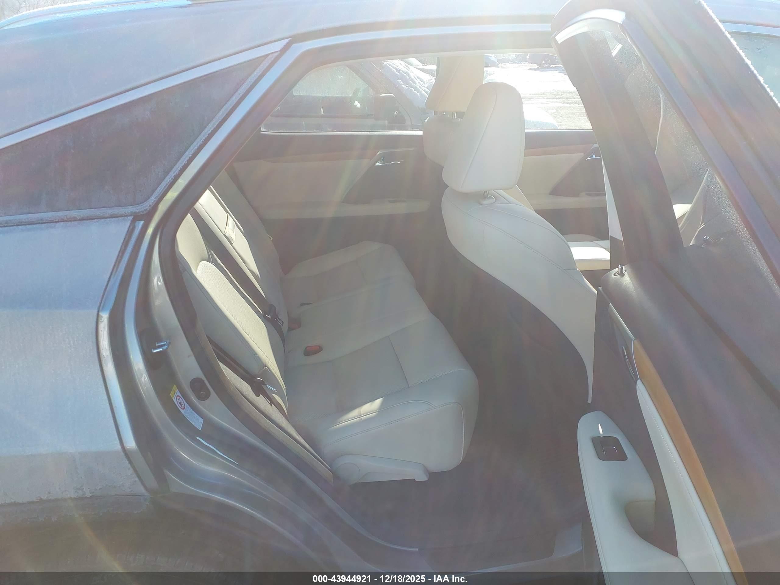 LEXUS RX image 8