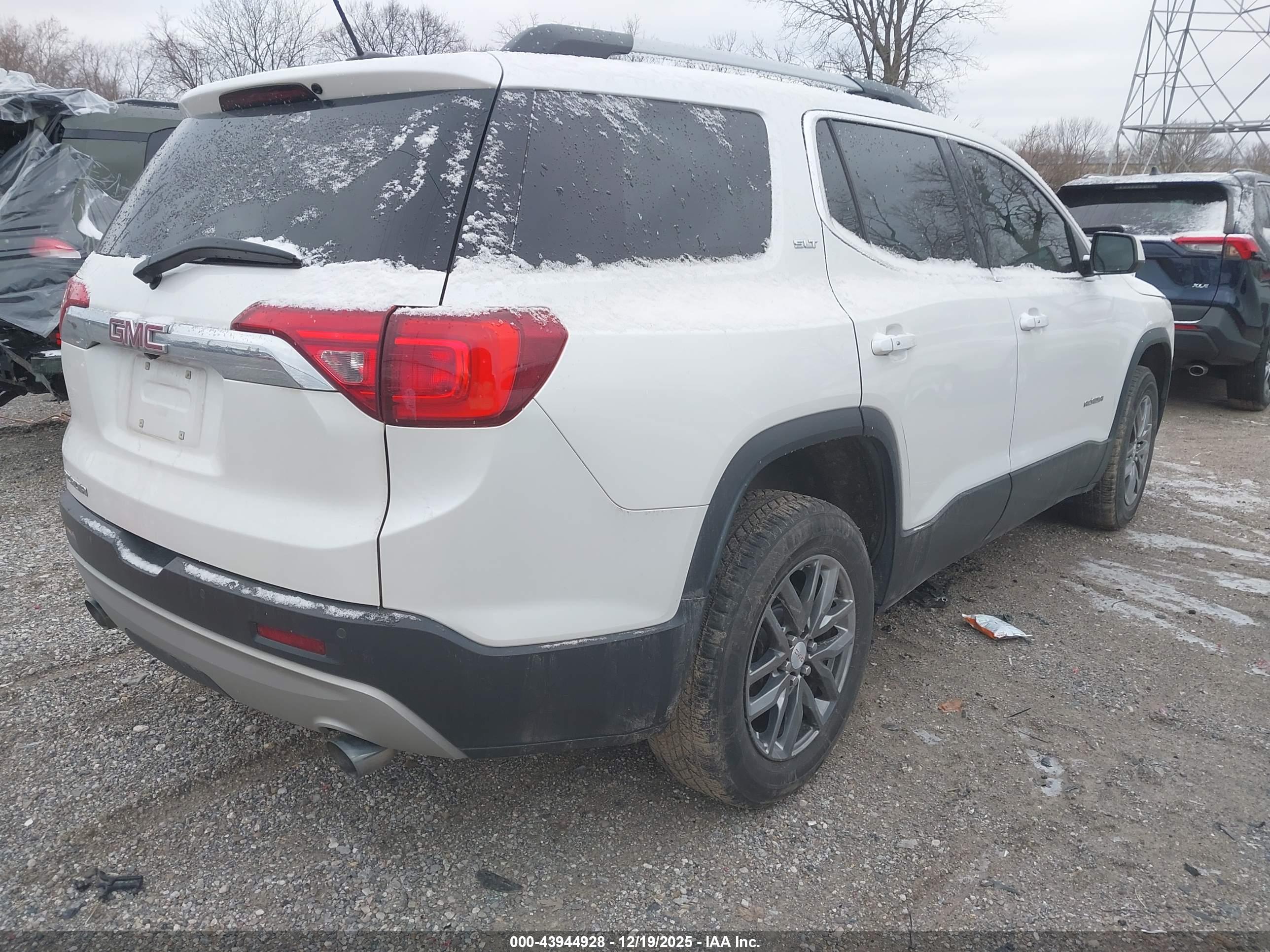 GMC ACADIA image 4
