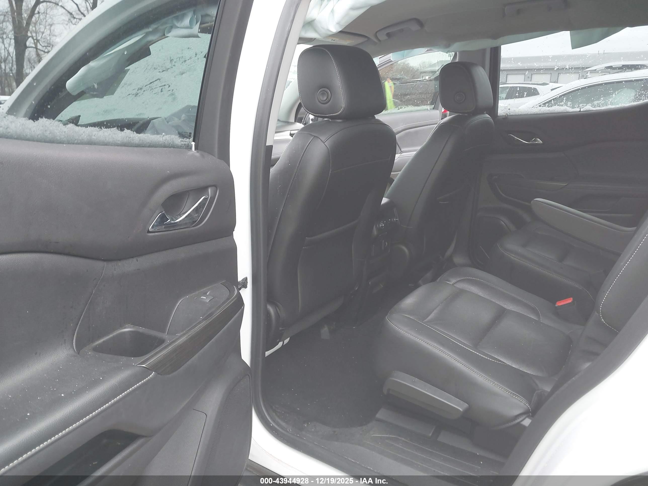 GMC ACADIA image 8