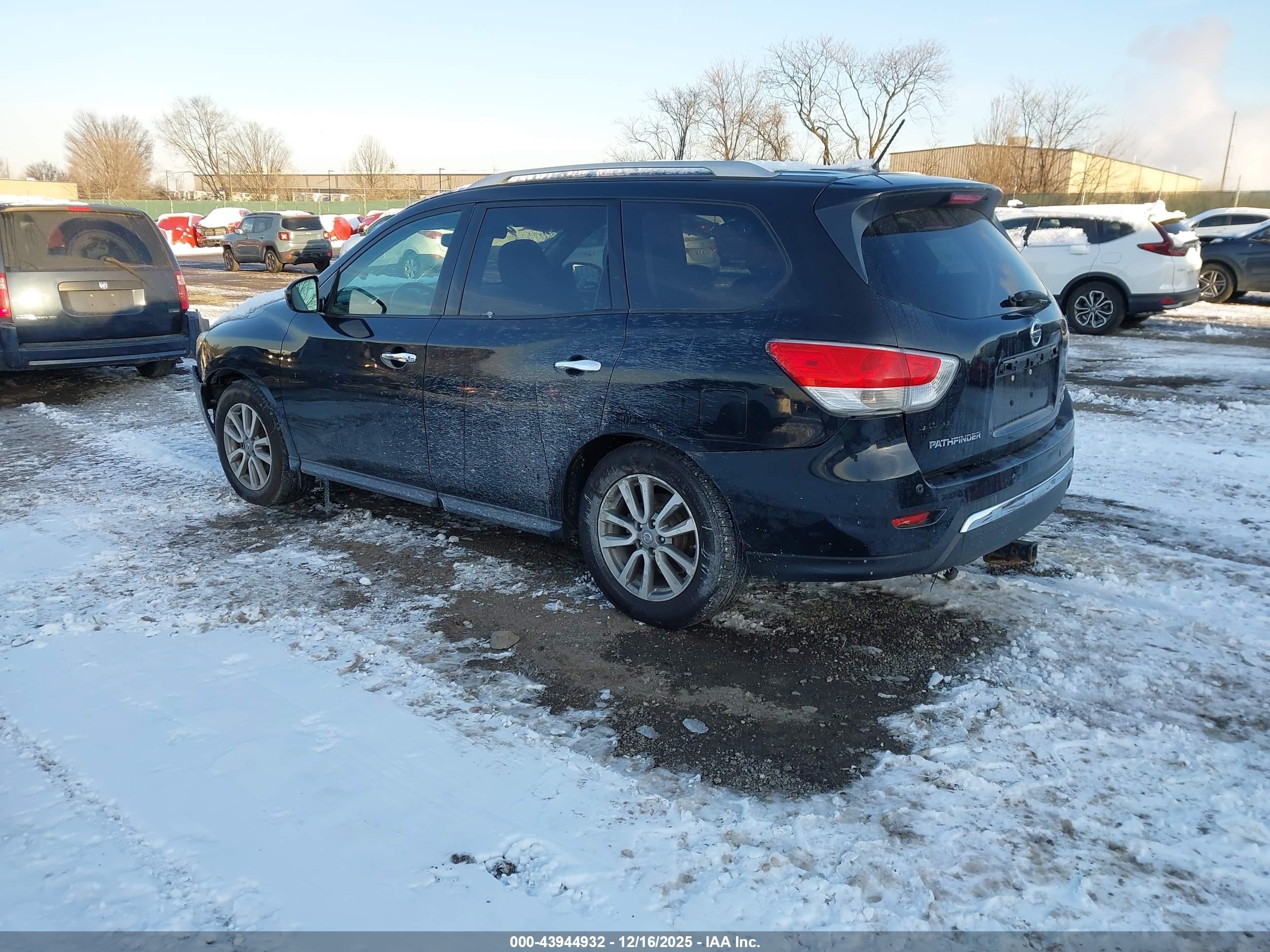 NISSAN PATHFINDER image 3