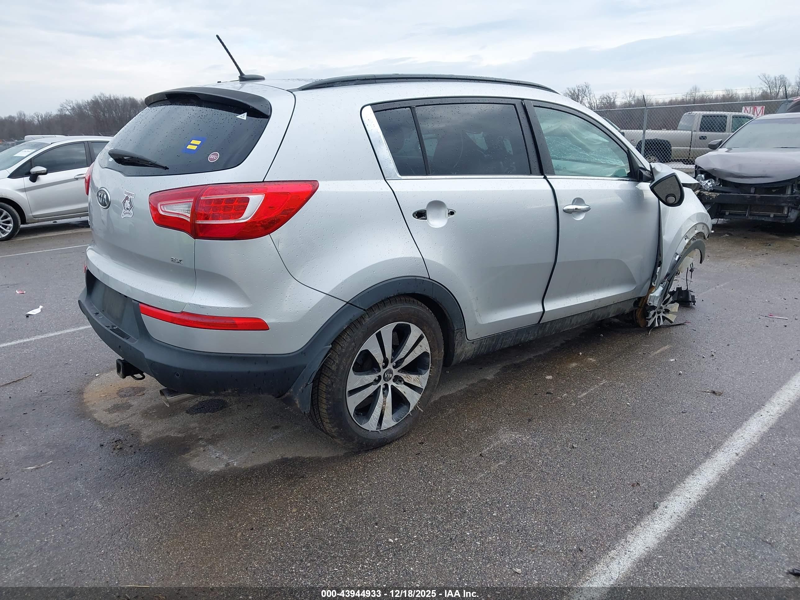 KIA SPORTAGE image 4