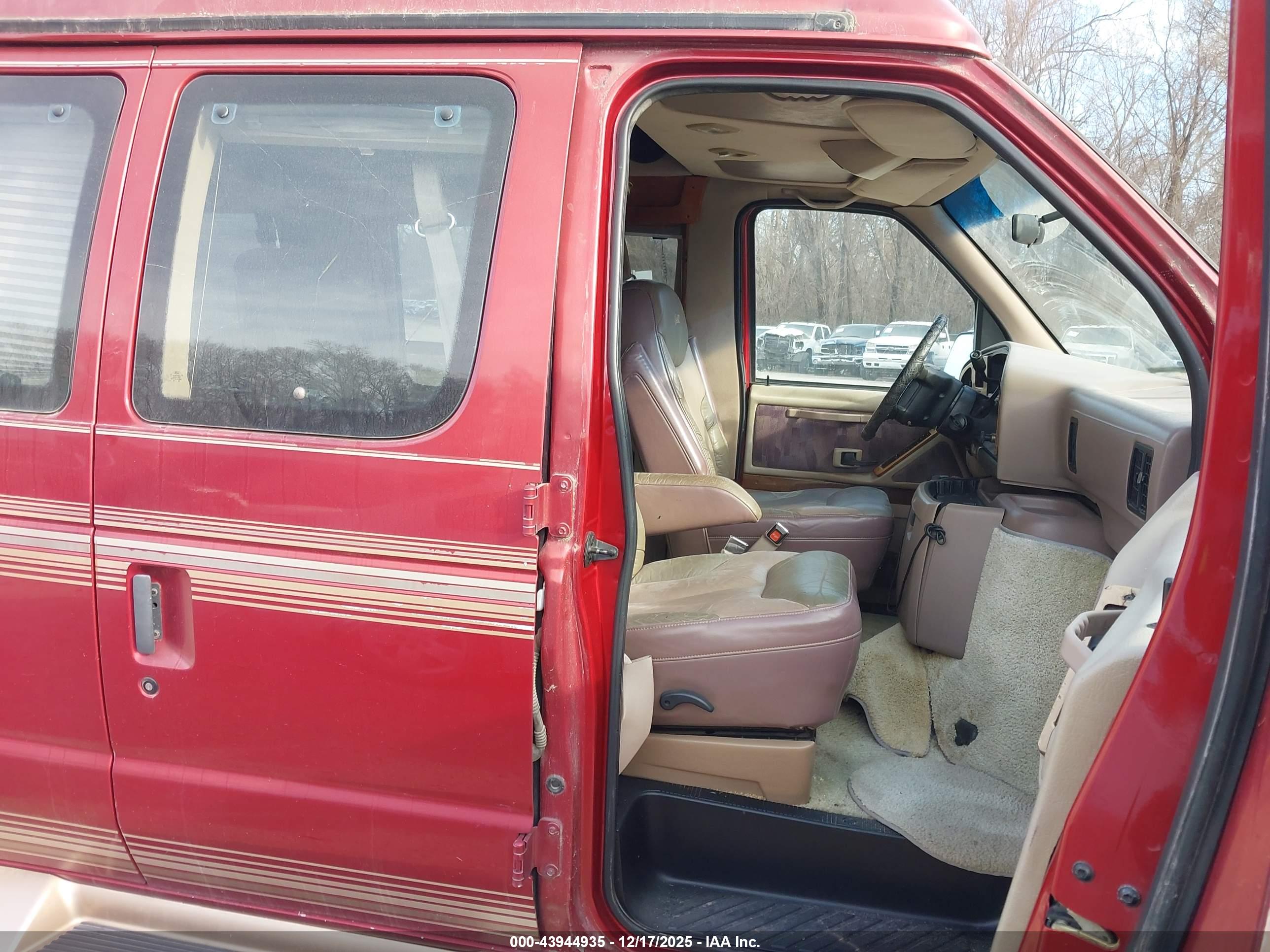 FORD ECONOLINE image 5