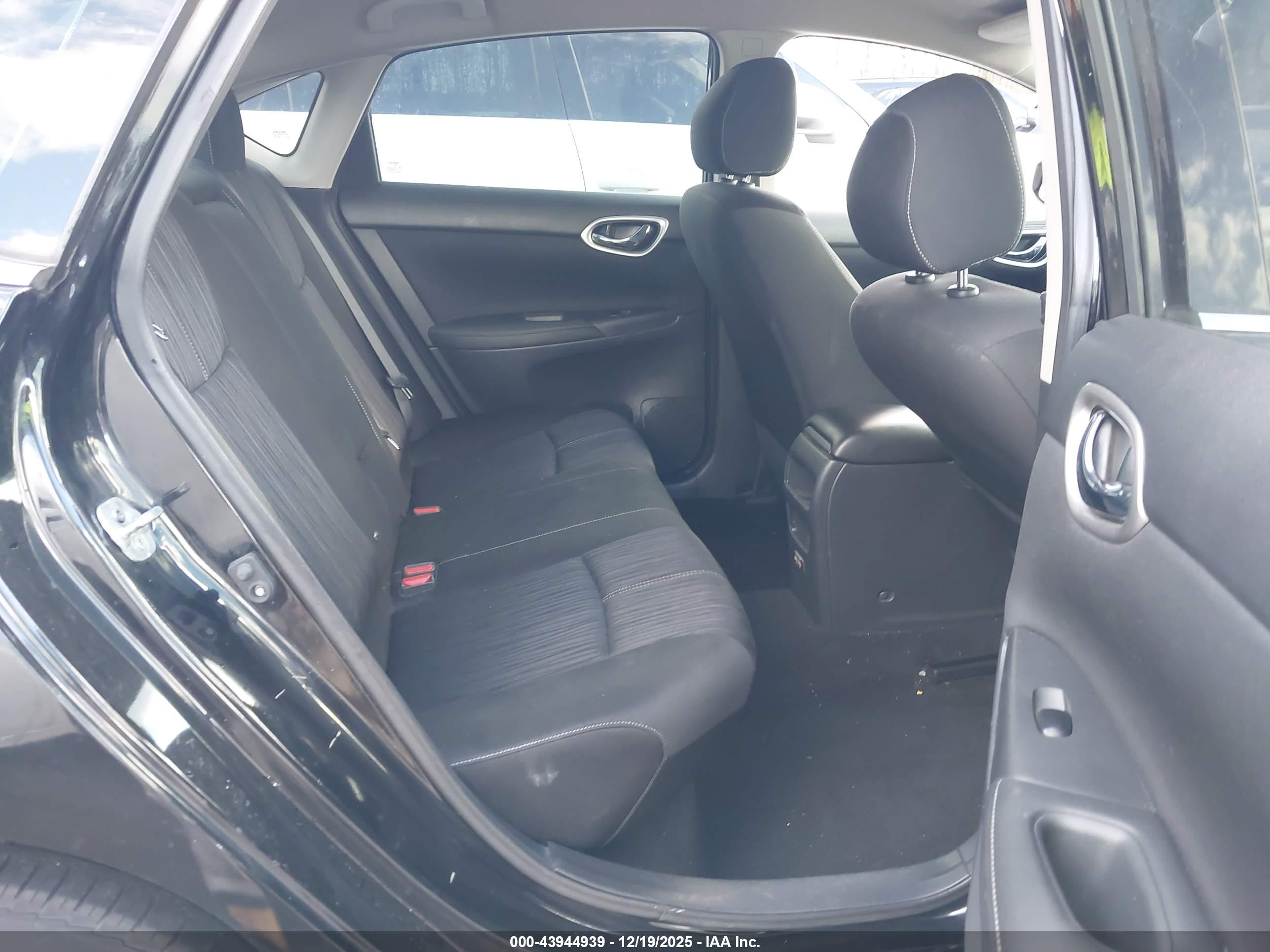 NISSAN SENTRA image 8