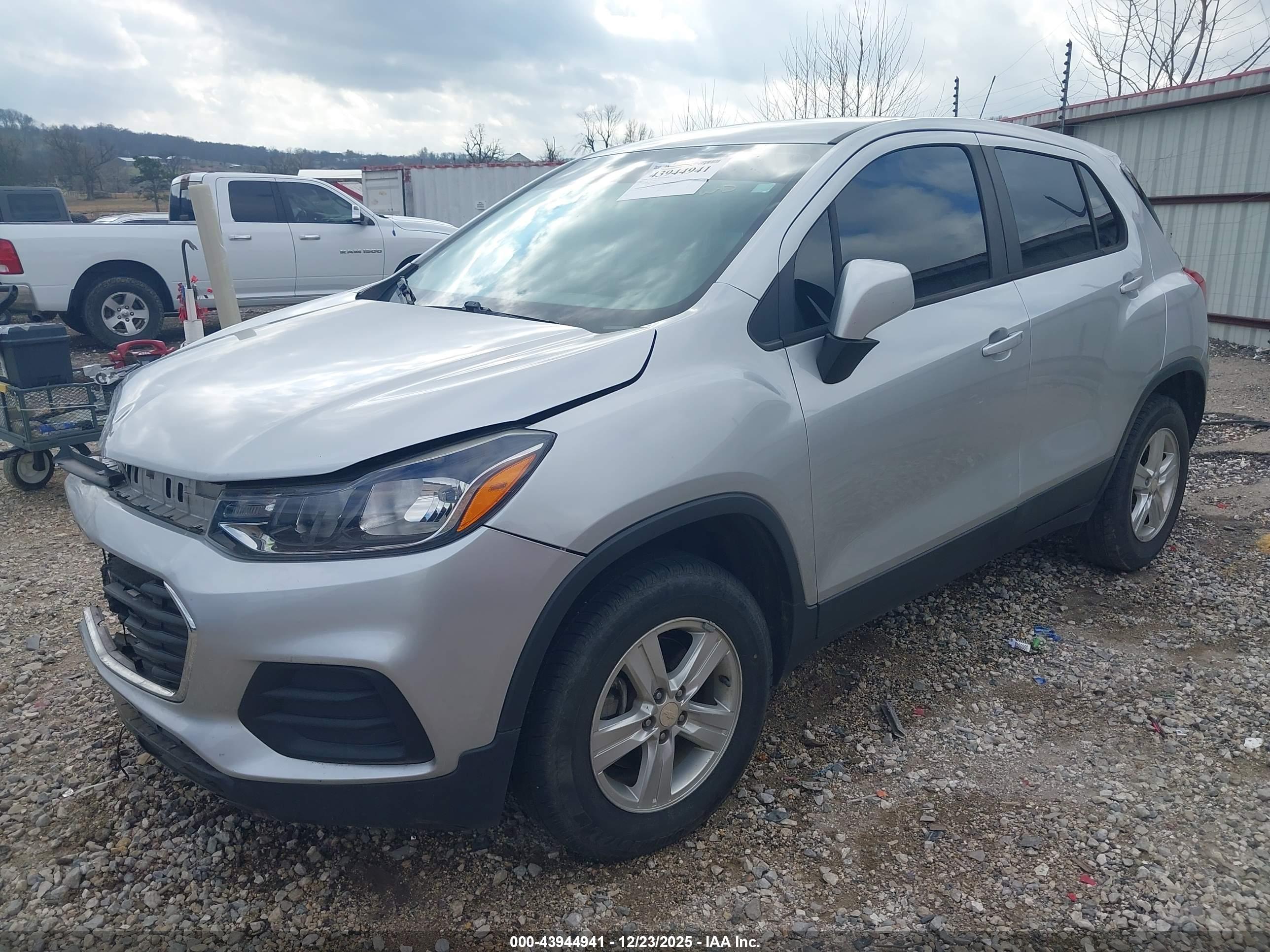 CHEVROLET TRAX image 2