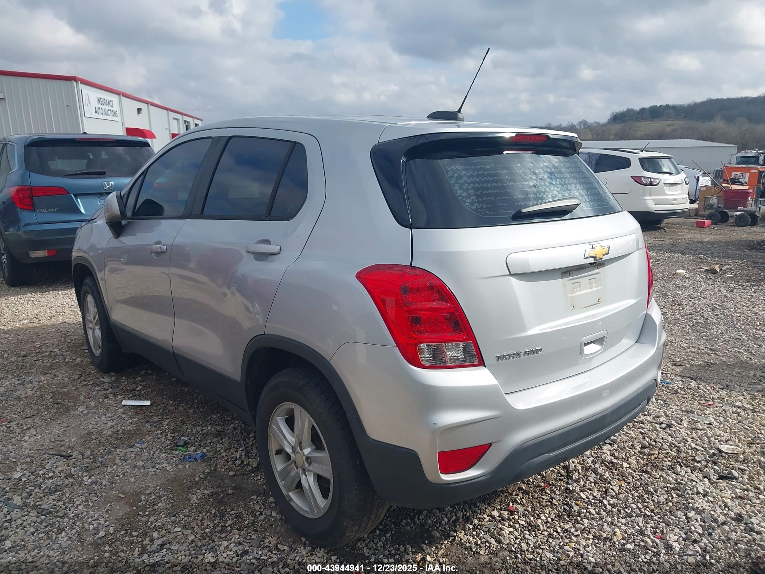 CHEVROLET TRAX image 3