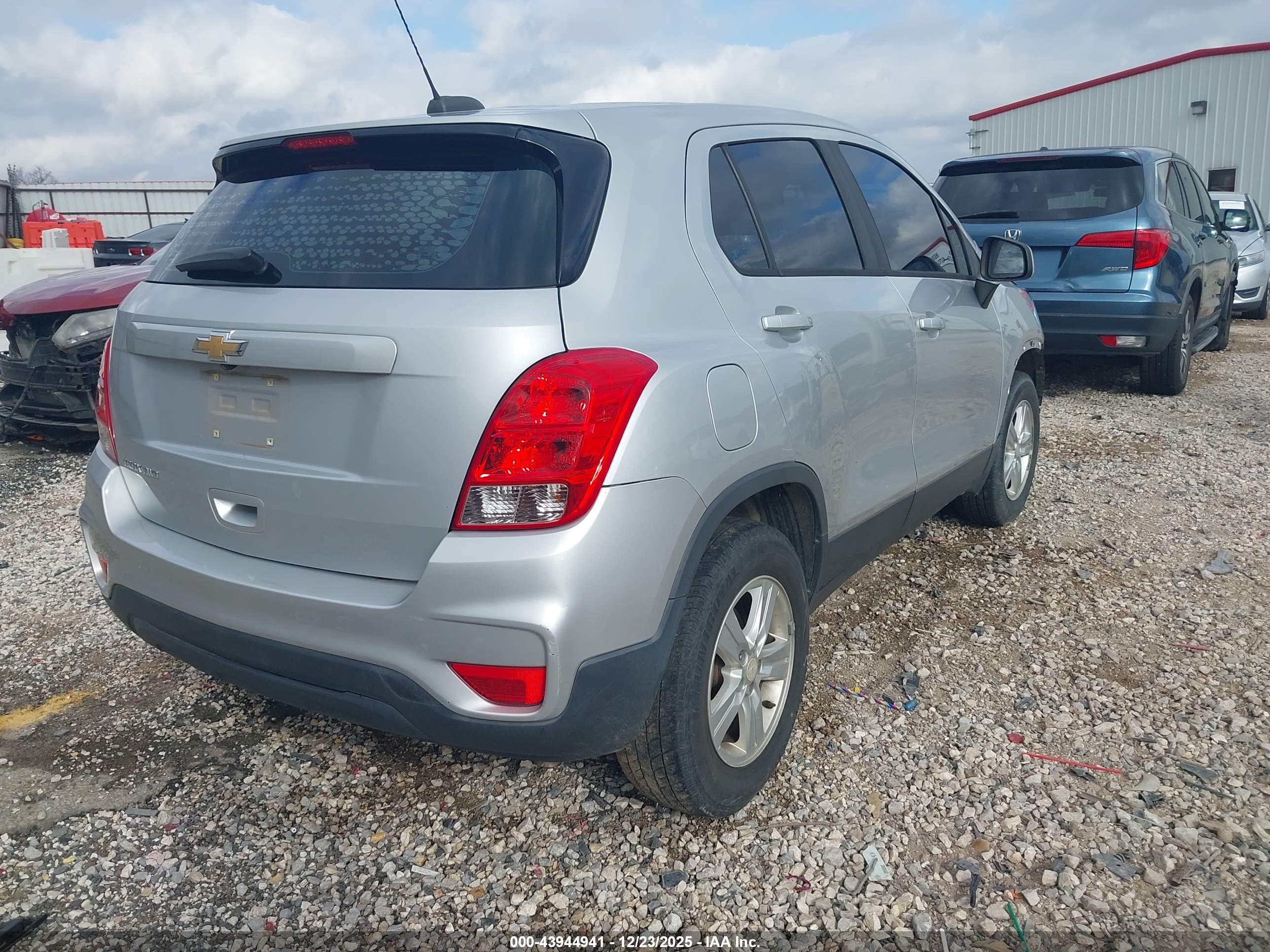 CHEVROLET TRAX image 4
