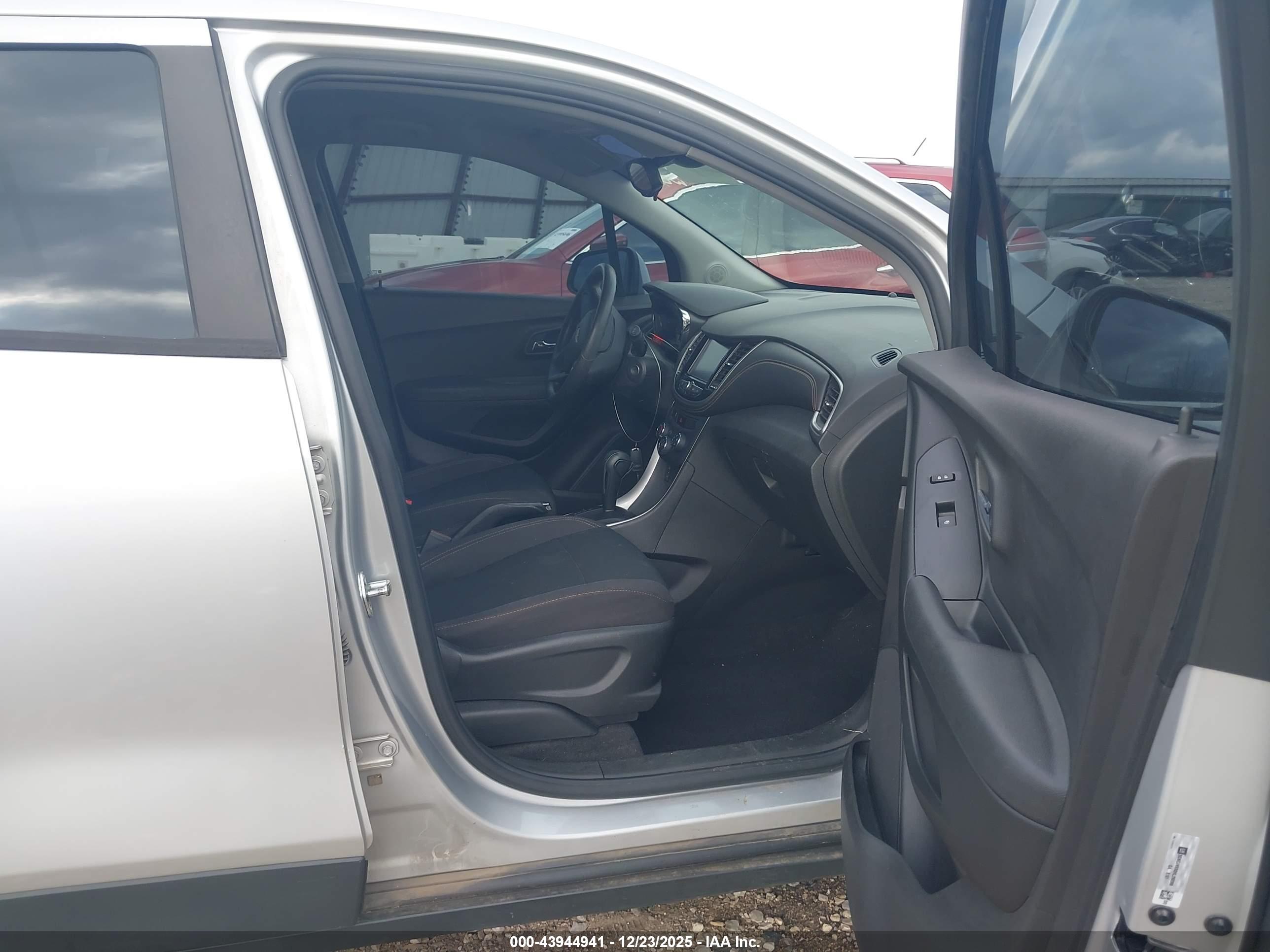 CHEVROLET TRAX image 5