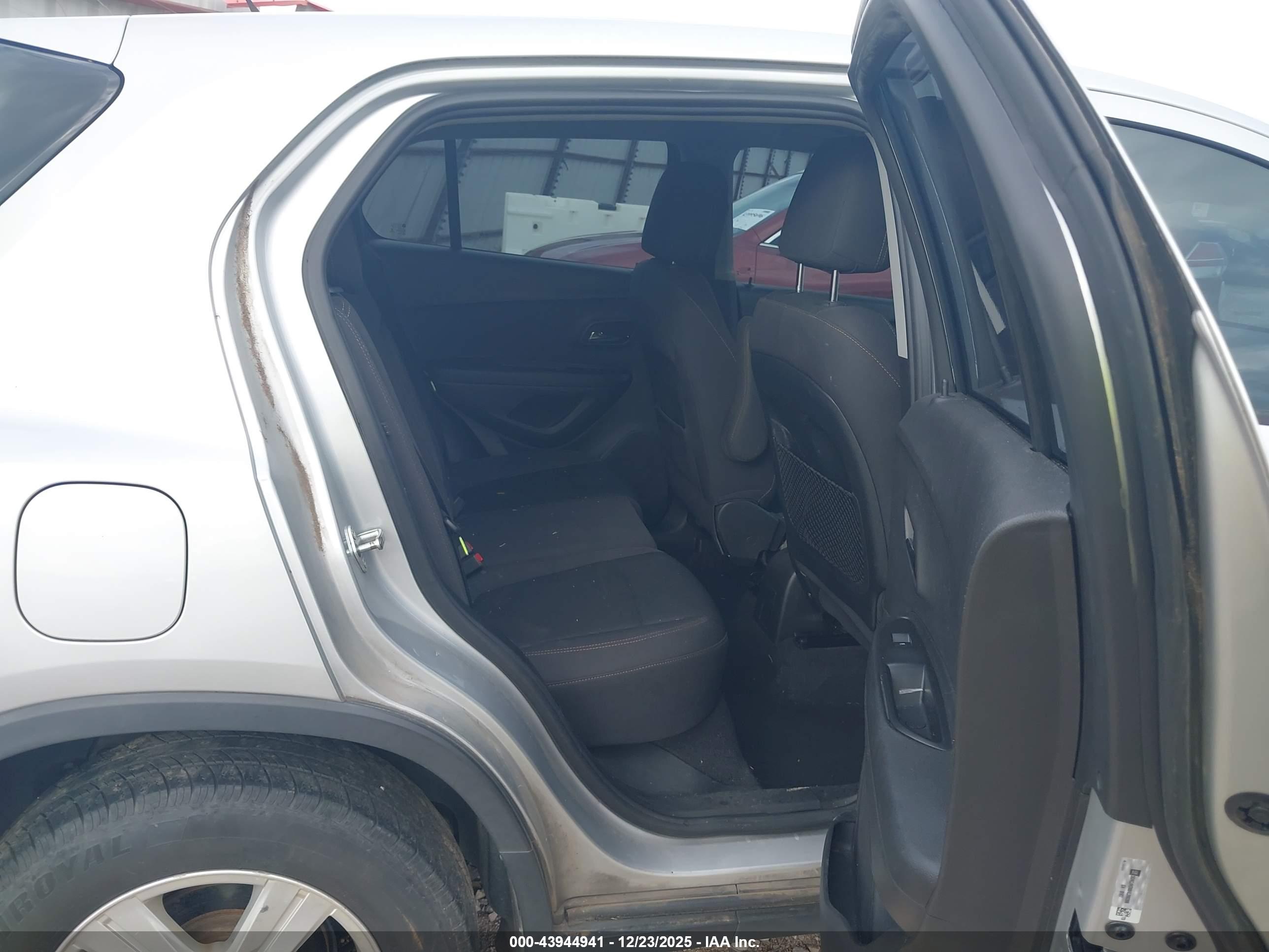CHEVROLET TRAX image 8