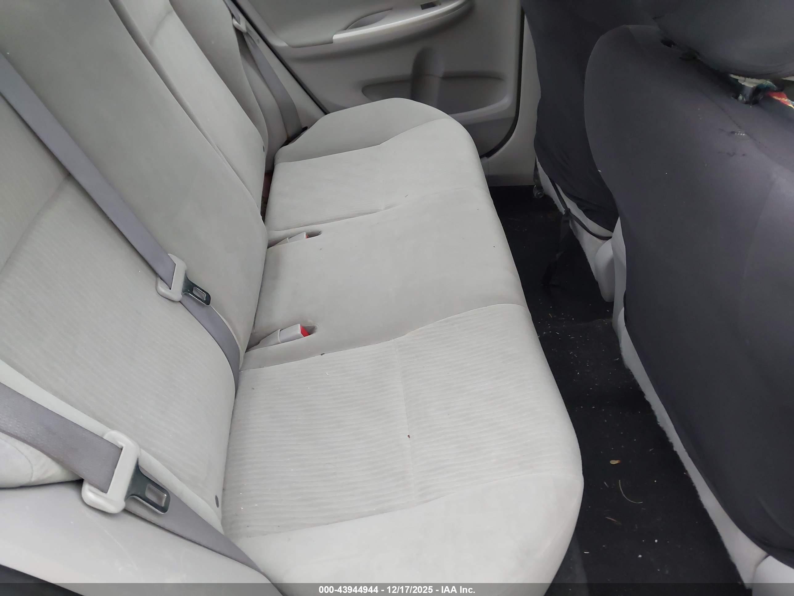 TOYOTA COROLLA image 8