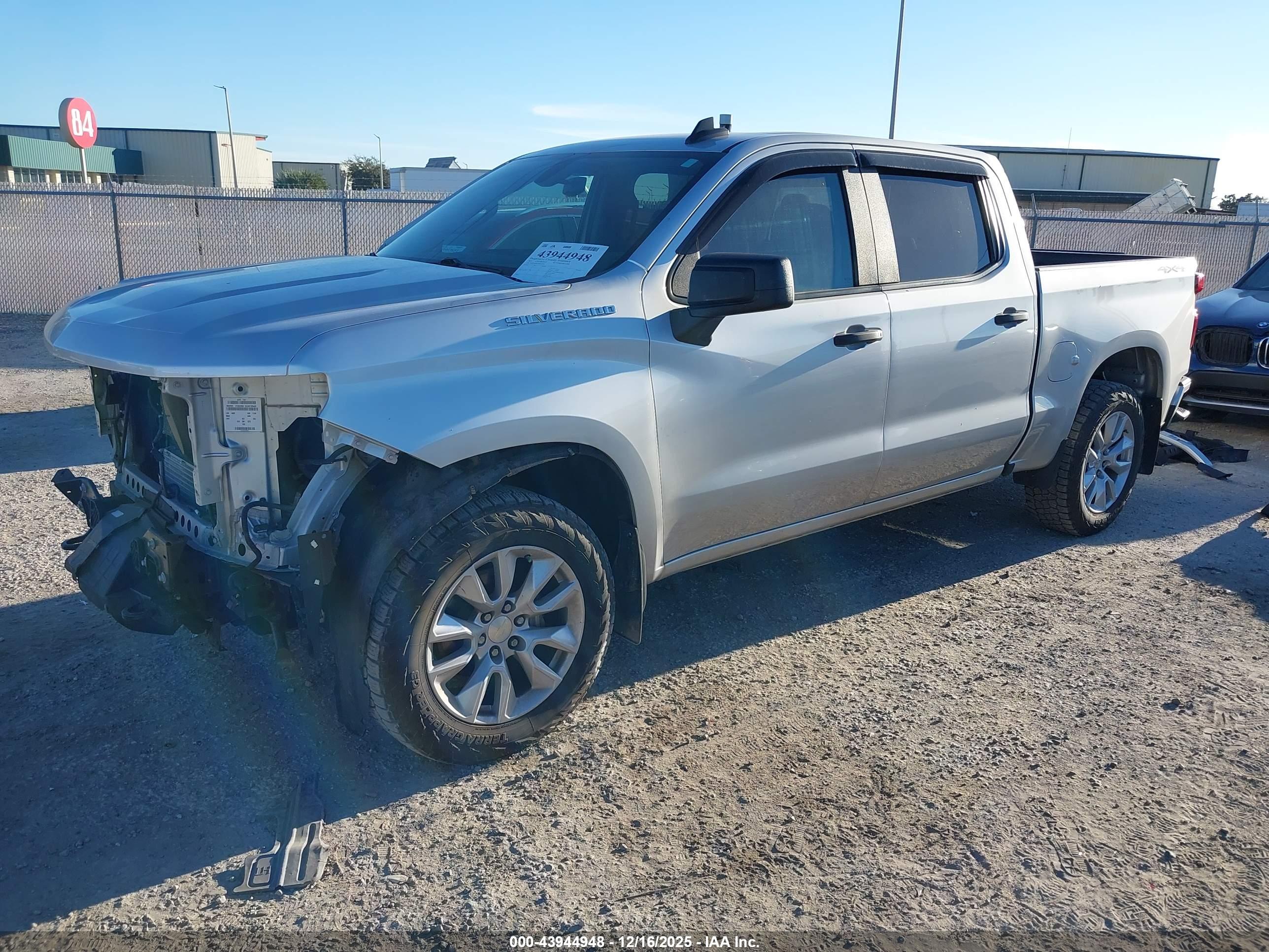 CHEVROLET SILVERADO image 2