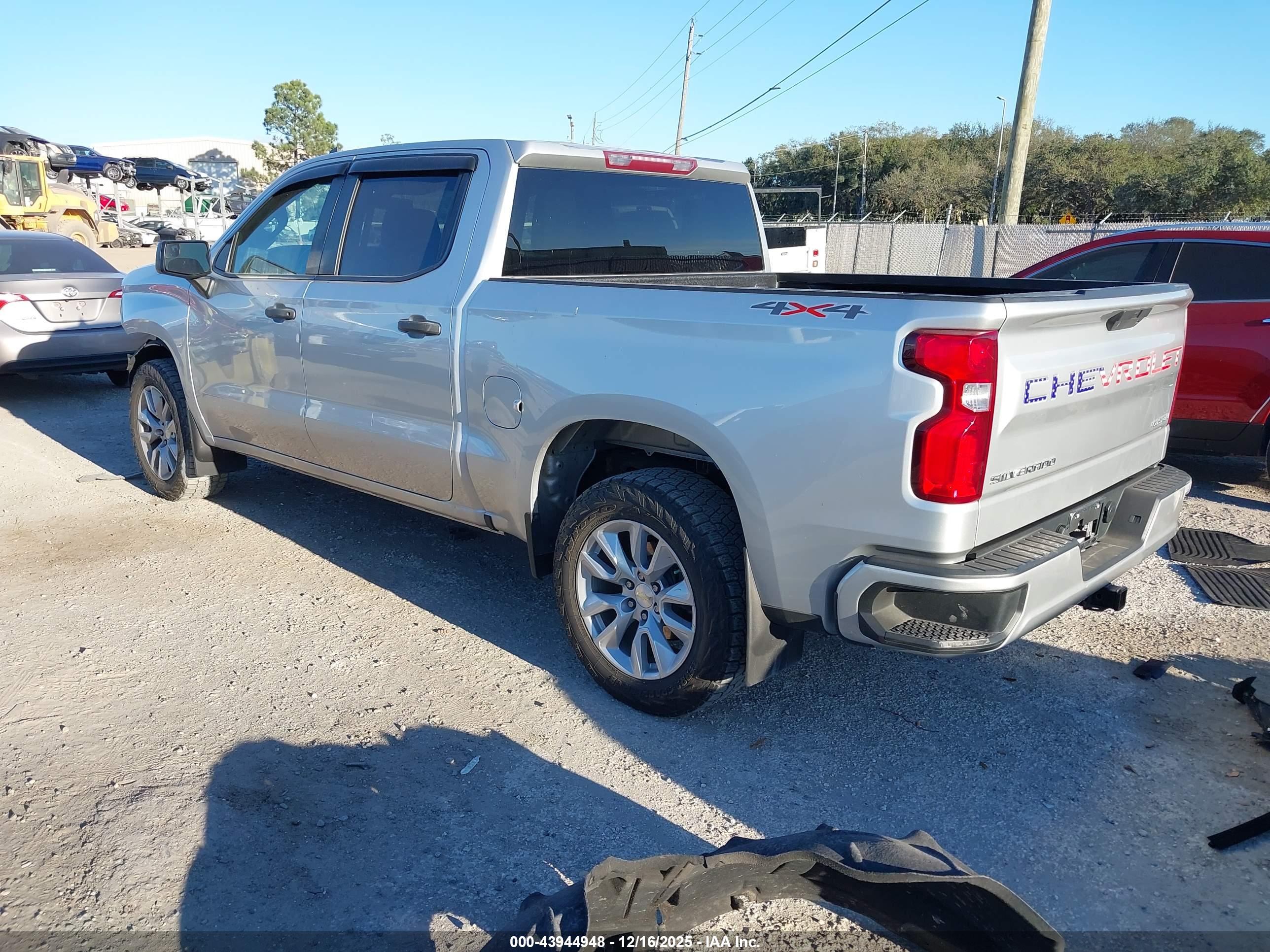 CHEVROLET SILVERADO image 3
