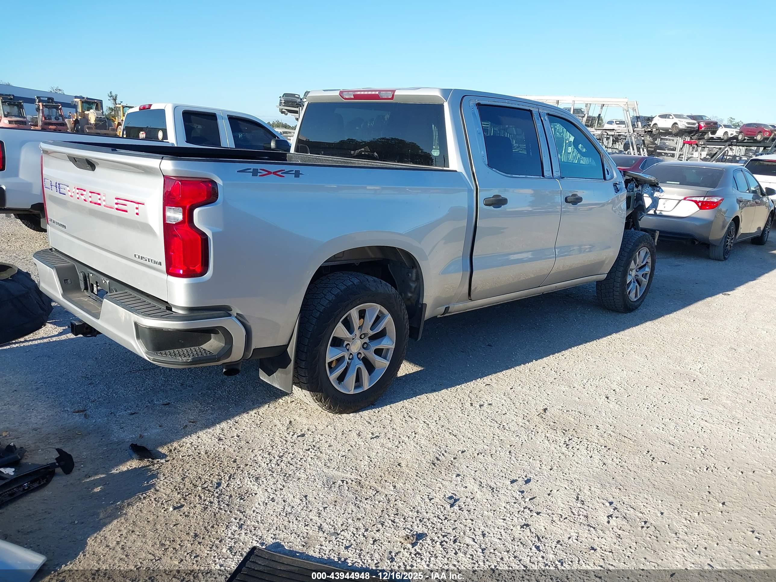 CHEVROLET SILVERADO image 4