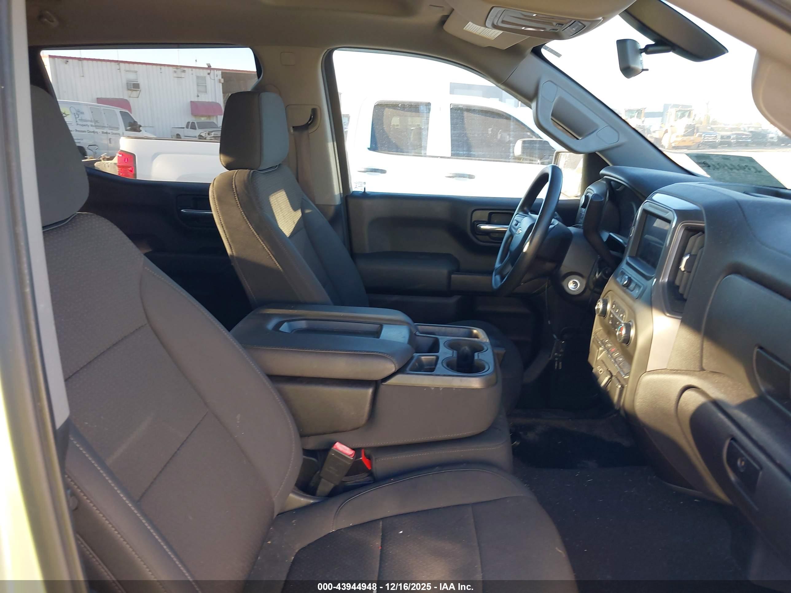 CHEVROLET SILVERADO image 5