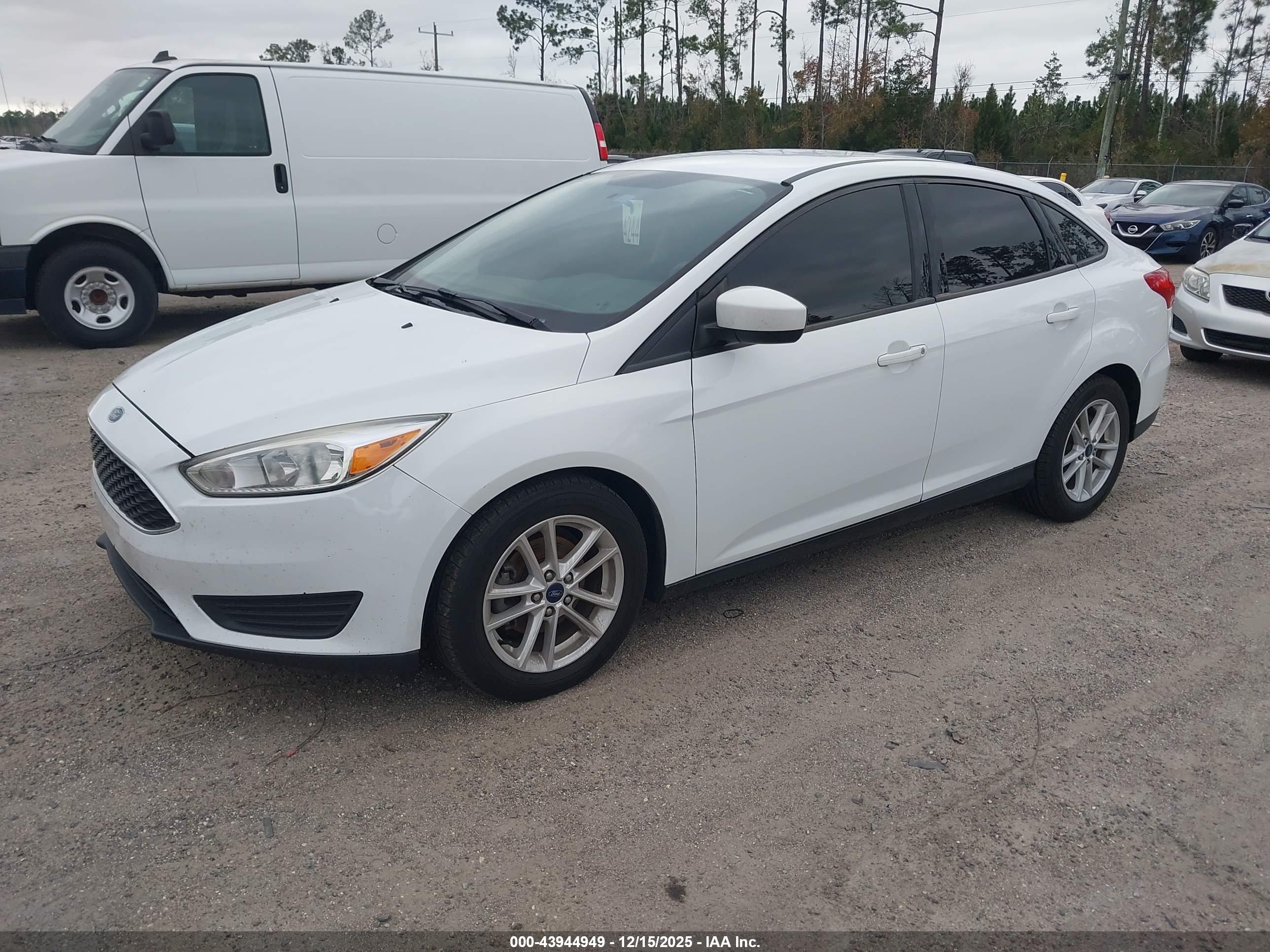 FORD FOCUS image 2