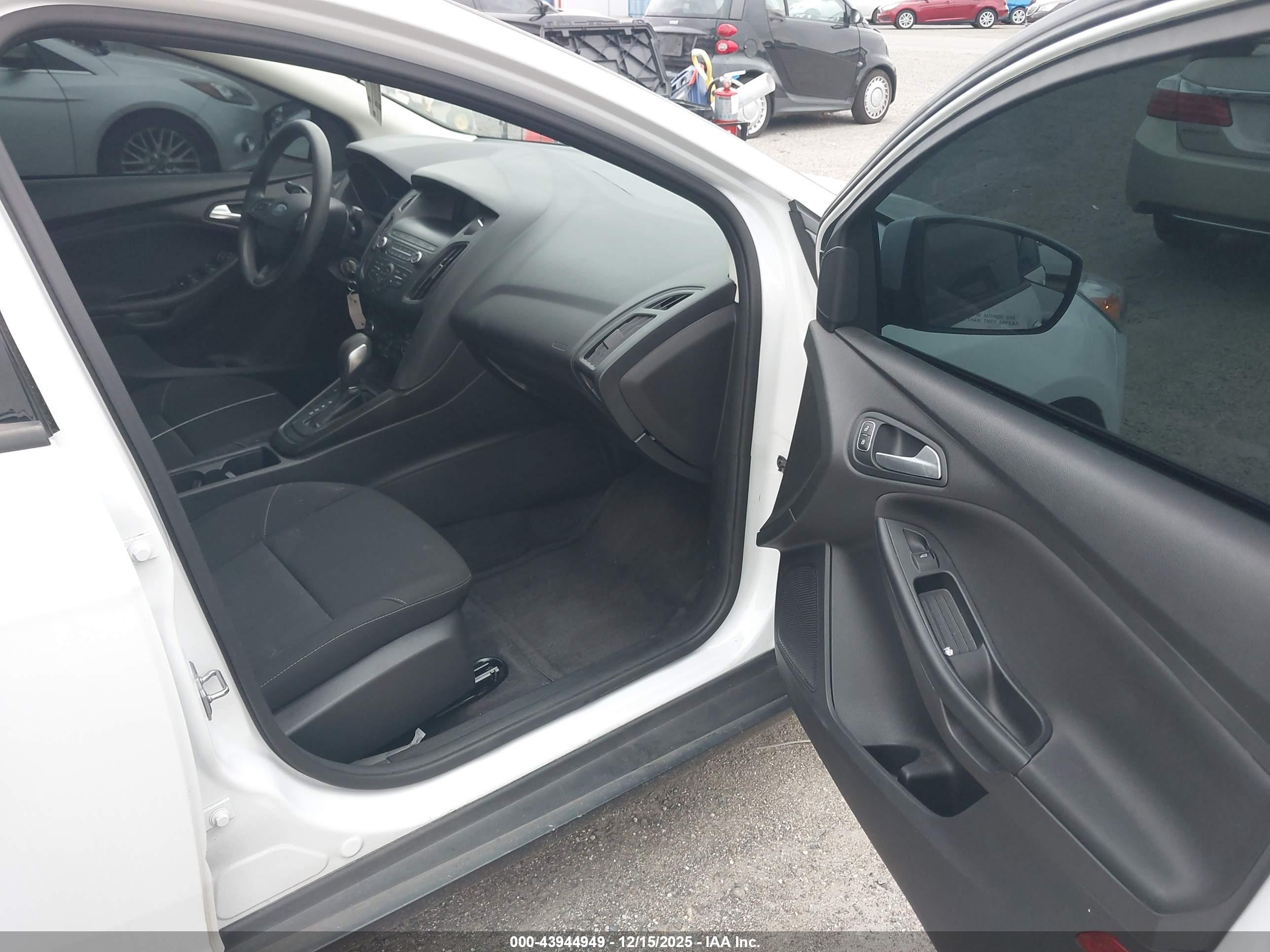 FORD FOCUS image 5