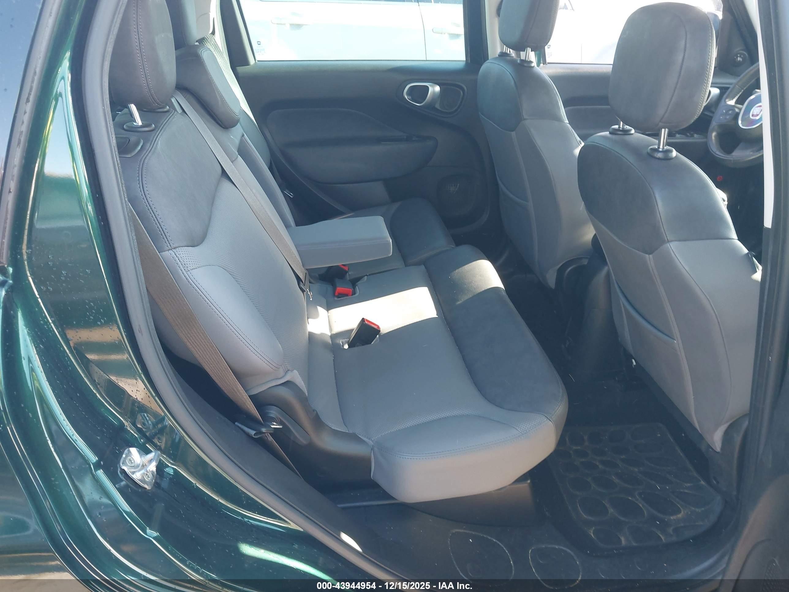 FIAT 500L image 8