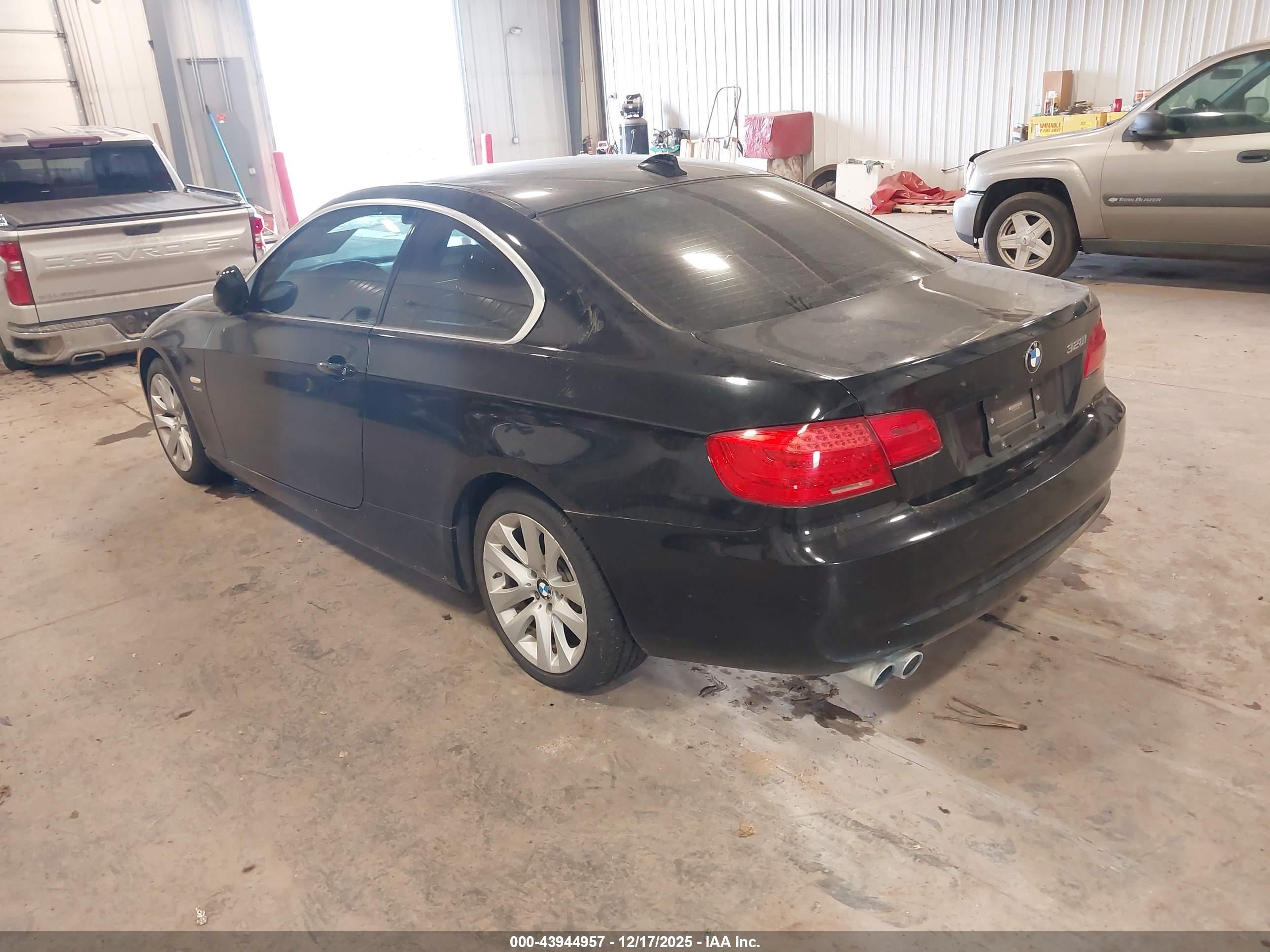 BMW 328I image 3
