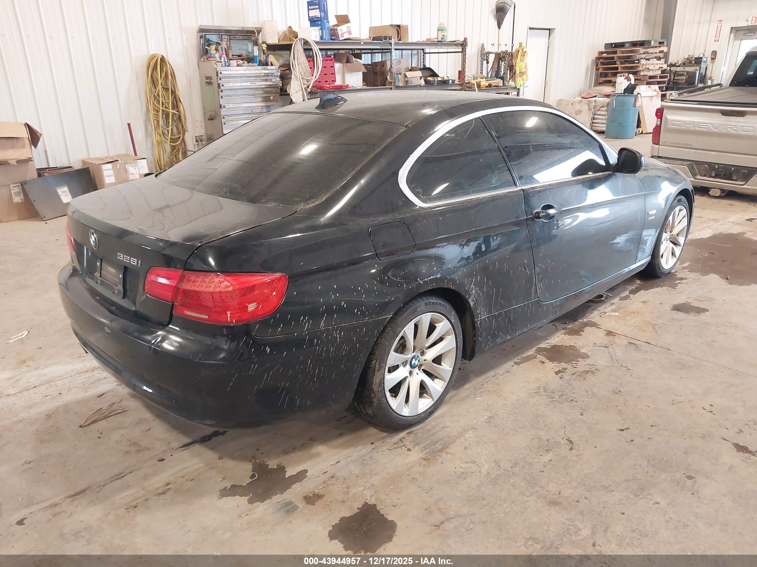 BMW 328I image 4