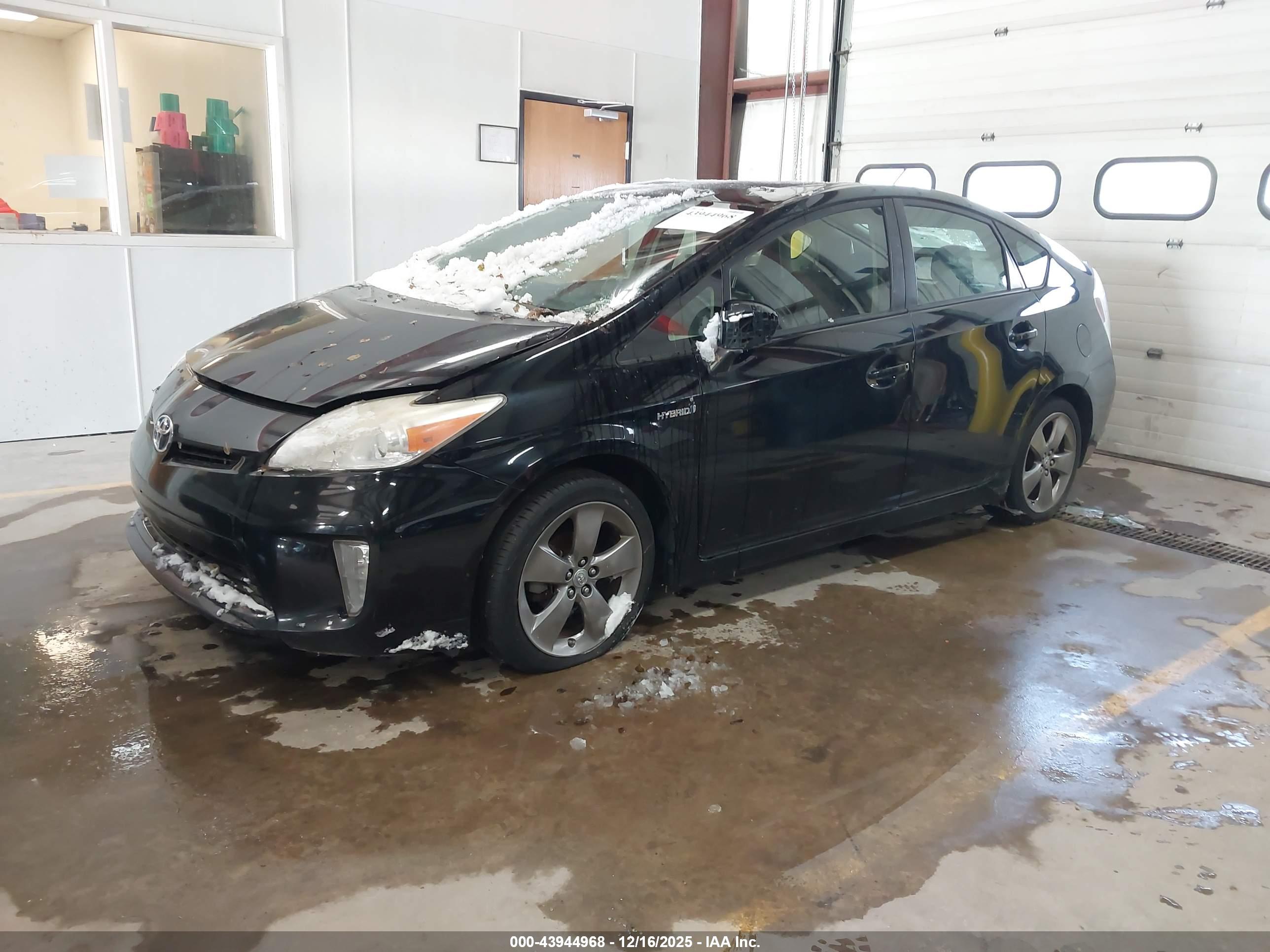 TOYOTA PRIUS image 2