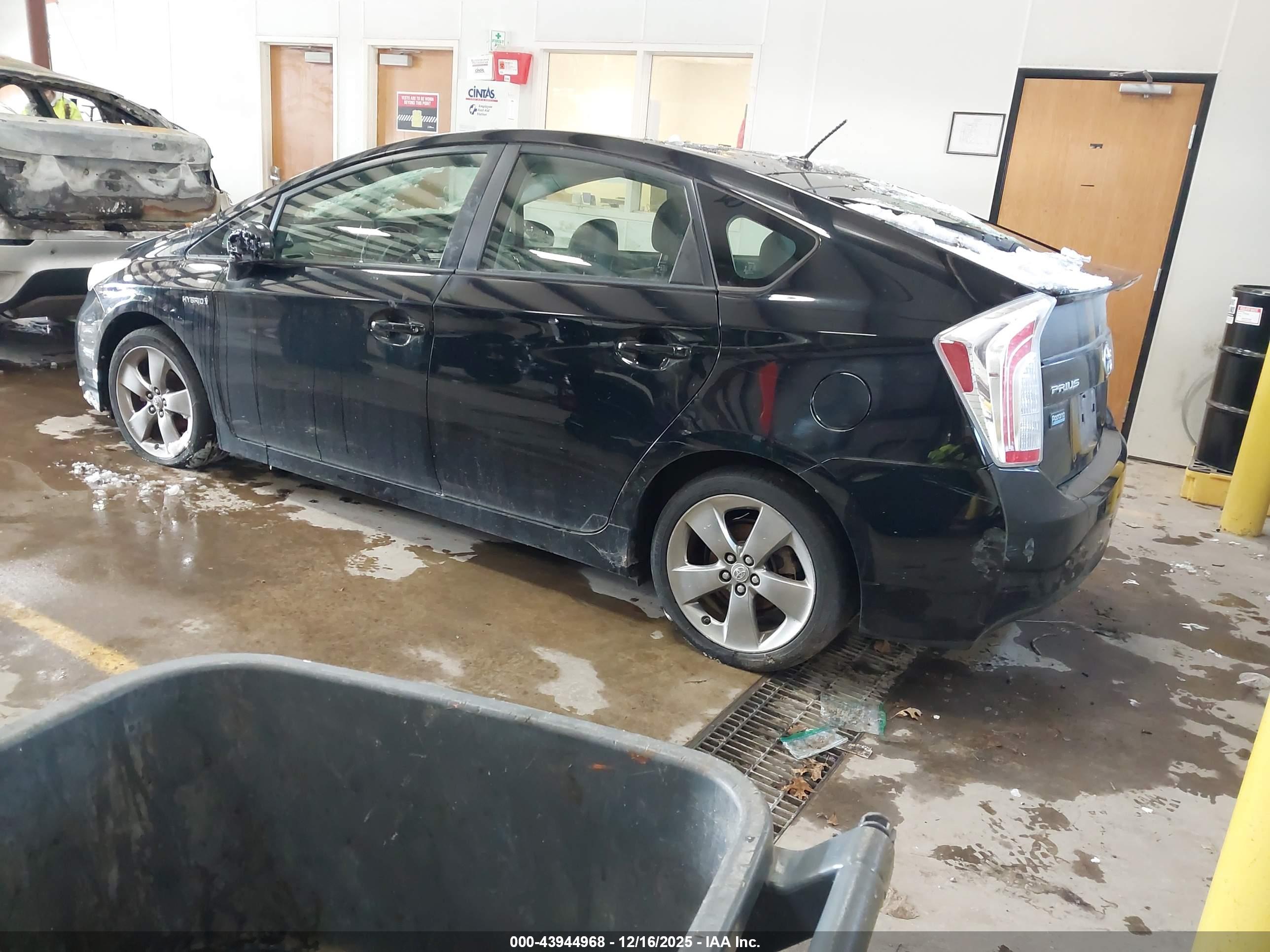TOYOTA PRIUS image 3