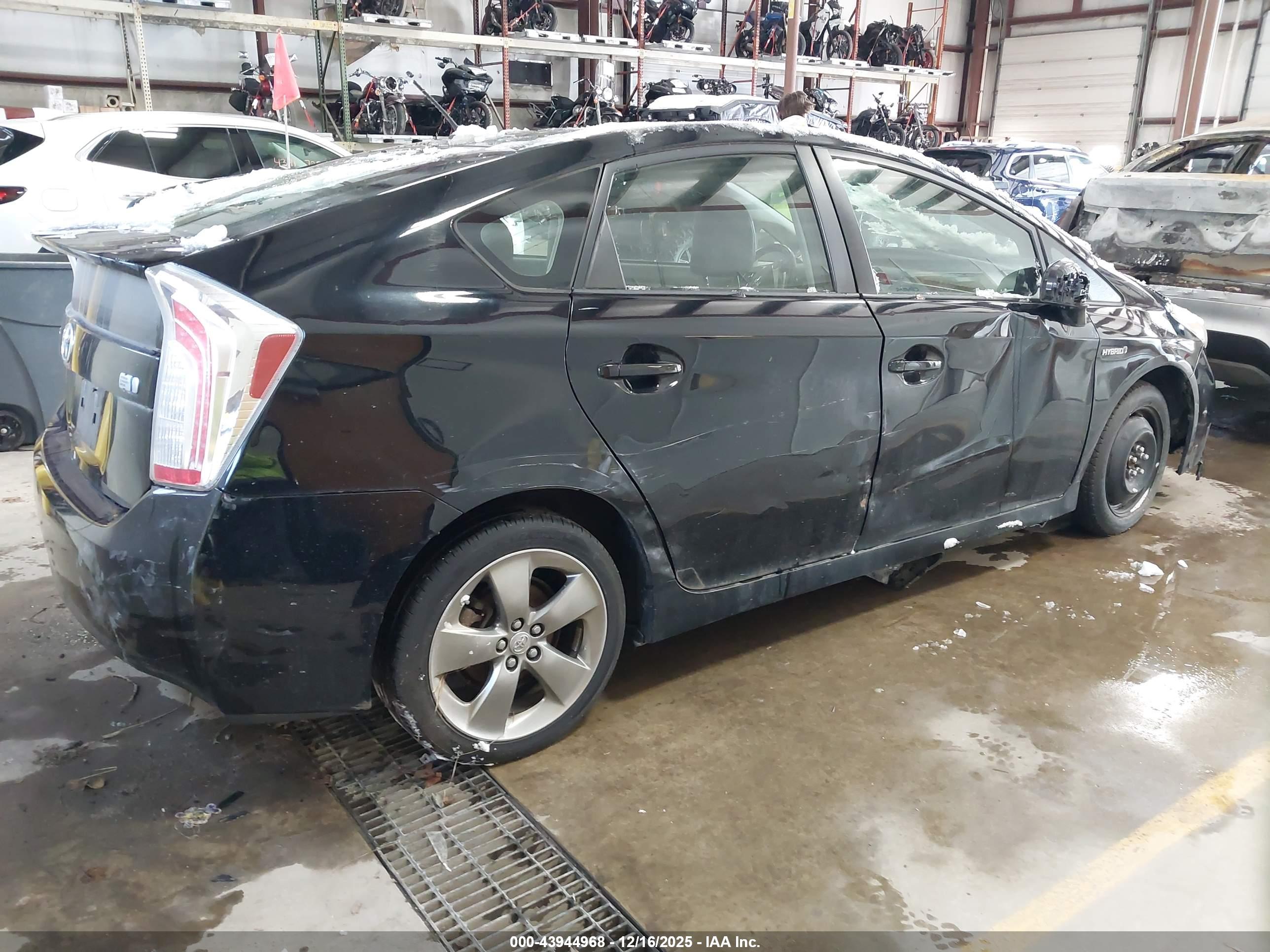 TOYOTA PRIUS image 4