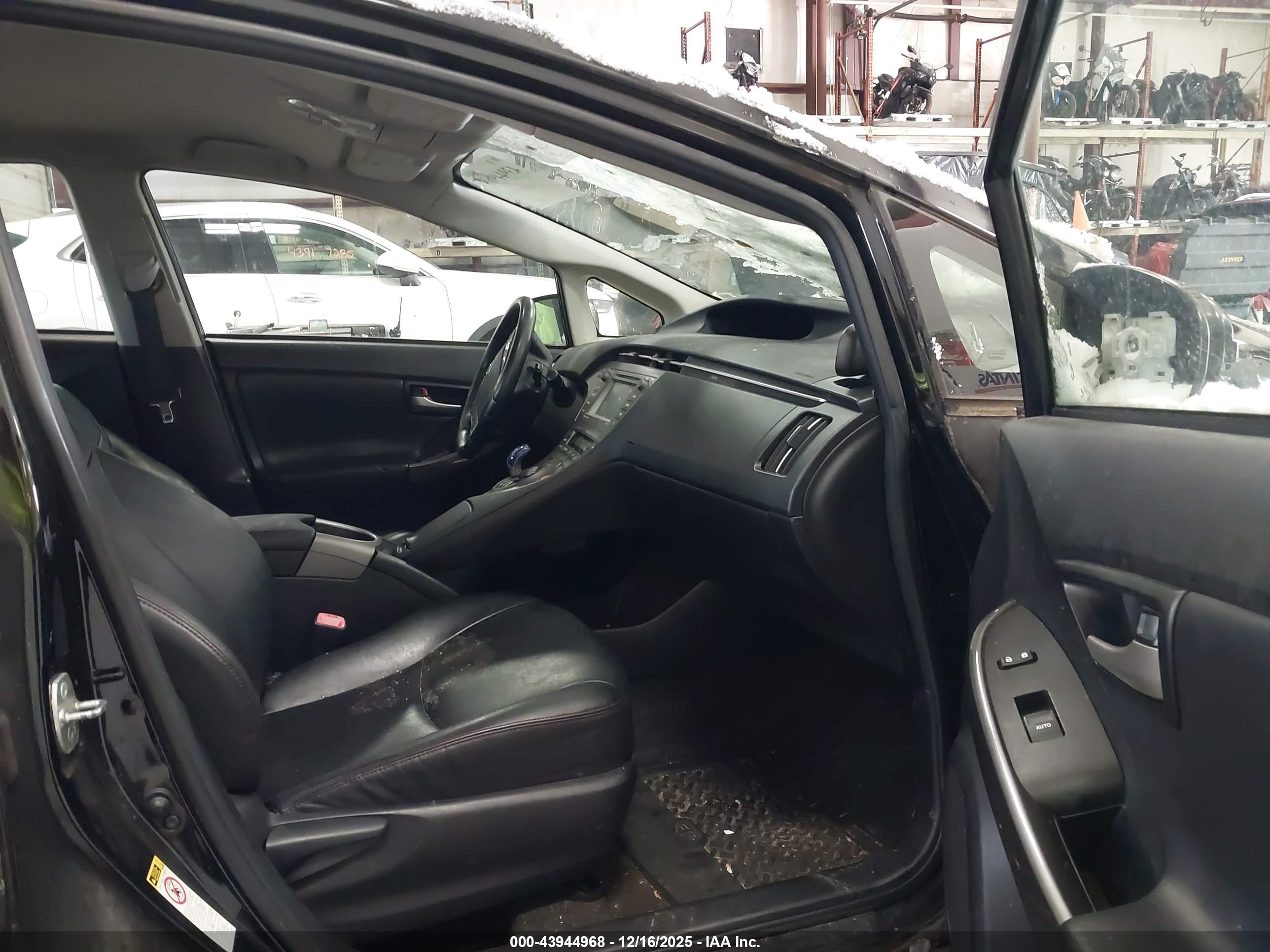 TOYOTA PRIUS image 5