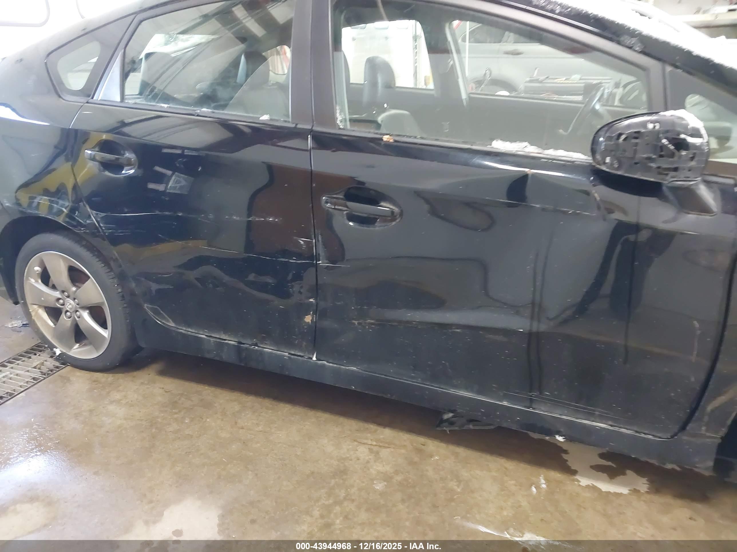 TOYOTA PRIUS image 6
