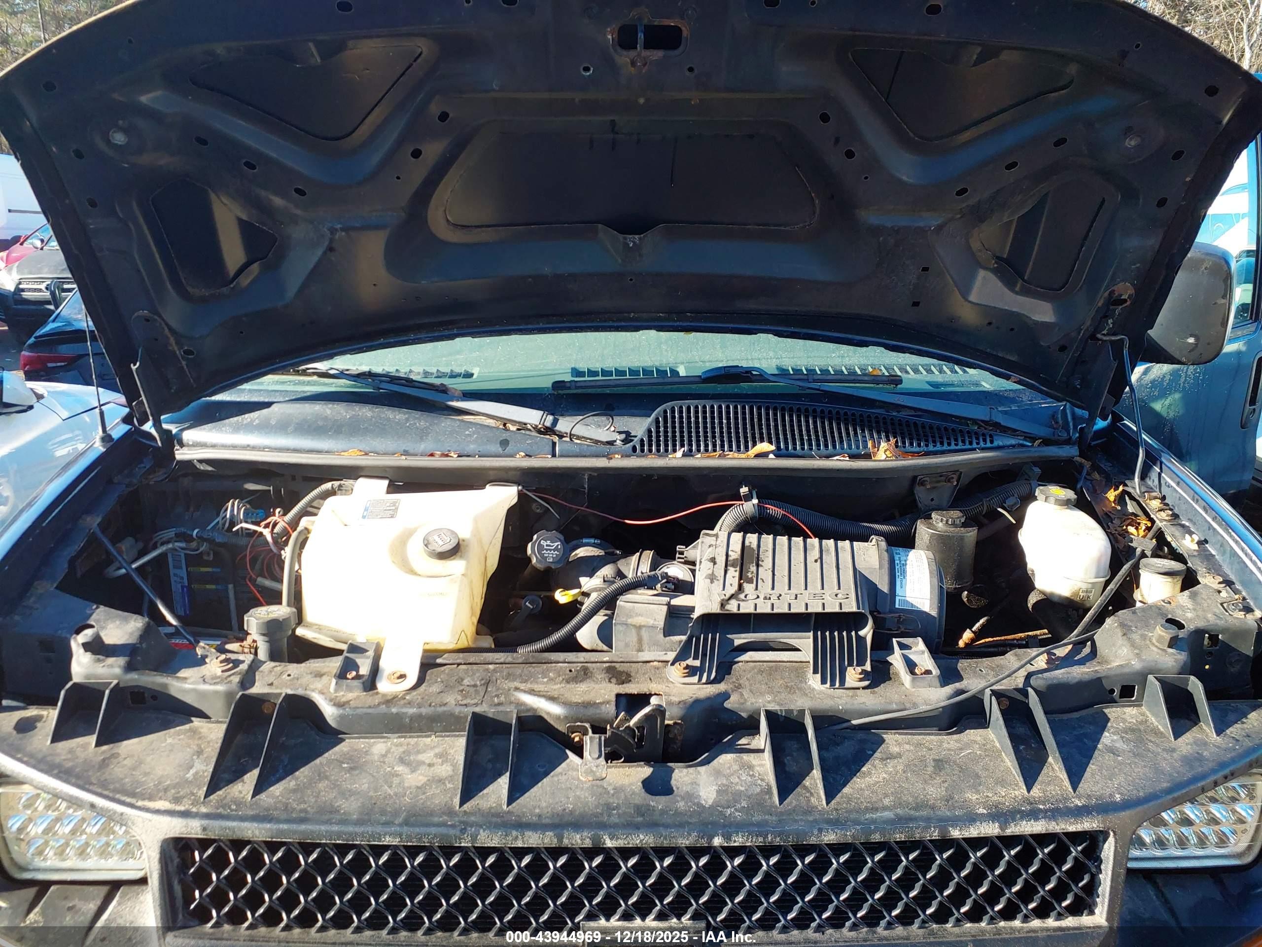 CHEVROLET EXPRESS image 10