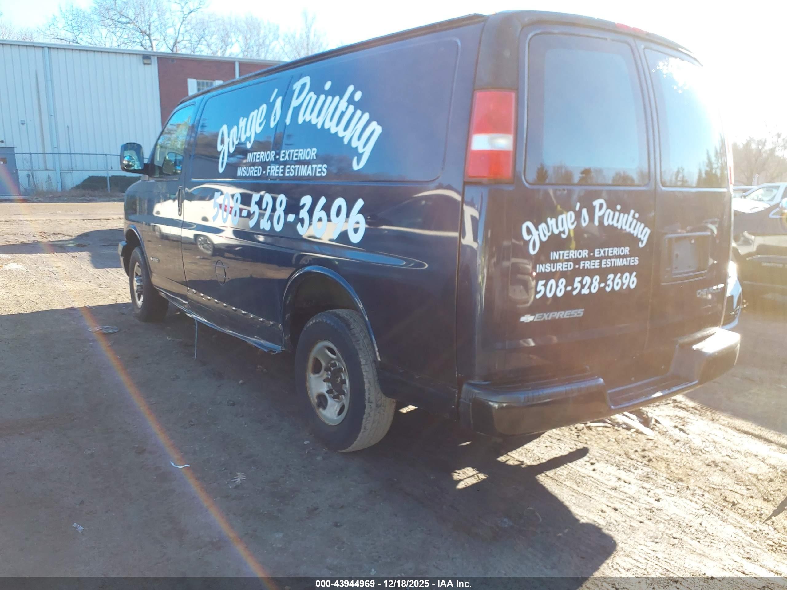 CHEVROLET EXPRESS image 3