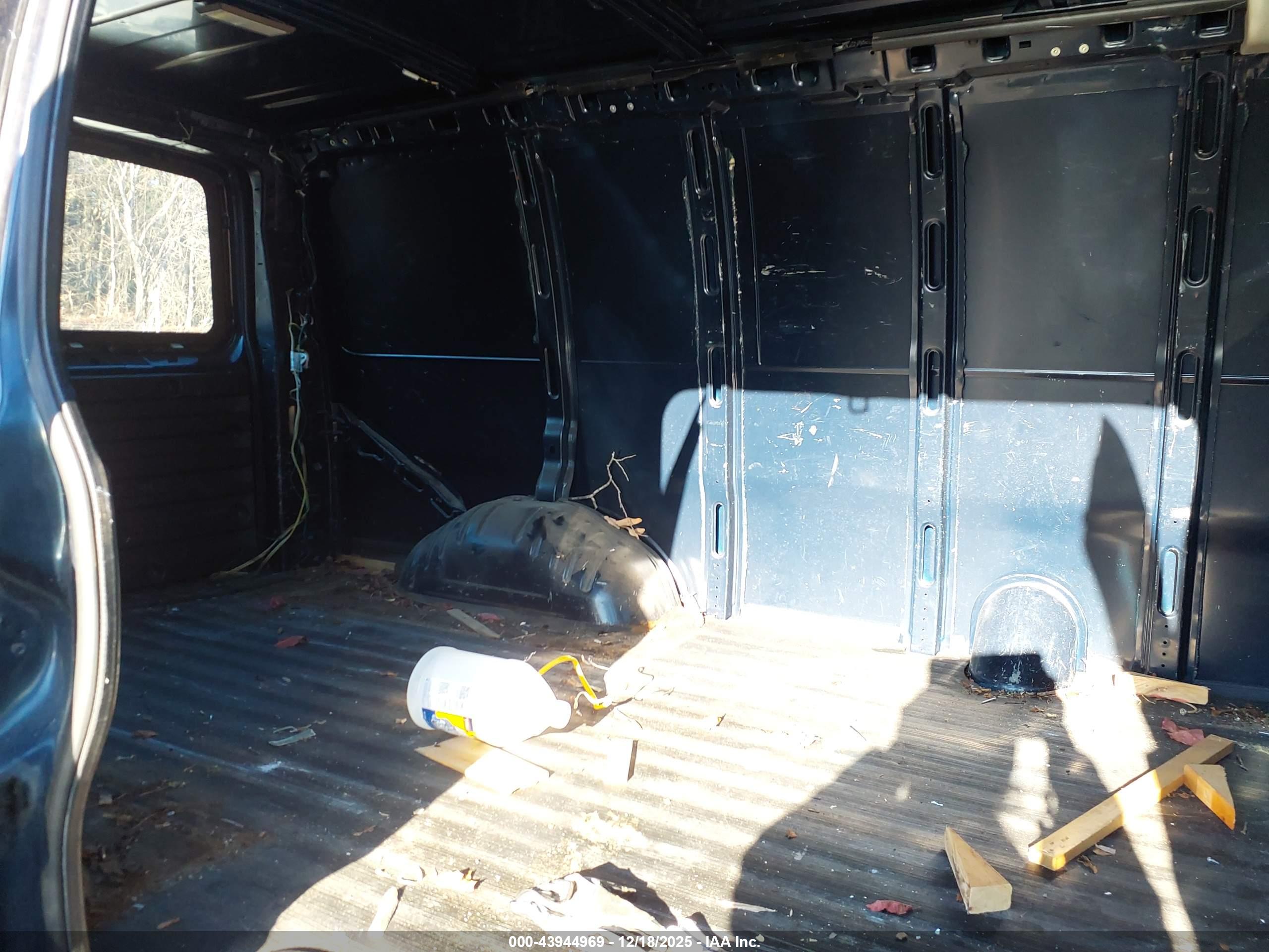 CHEVROLET EXPRESS image 8