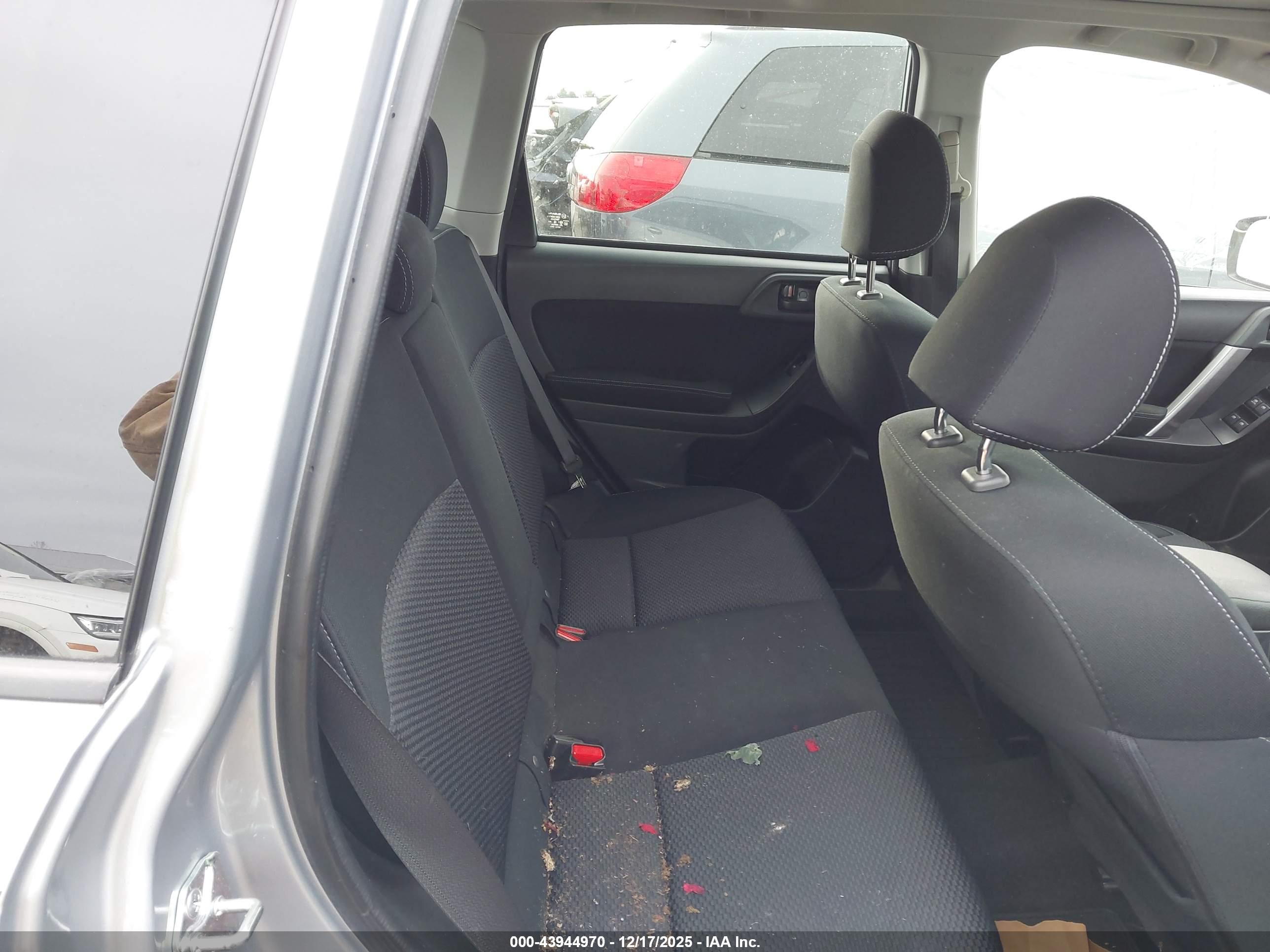 SUBARU FORESTER image 8