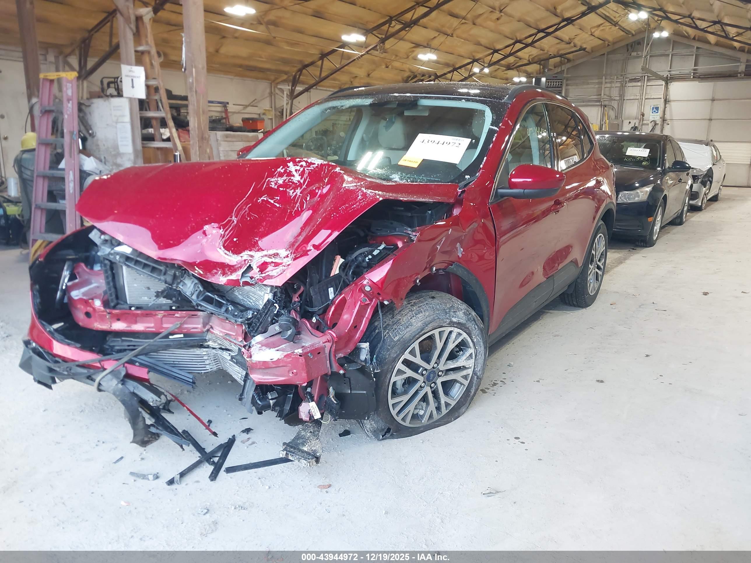 FORD ESCAPE image 2