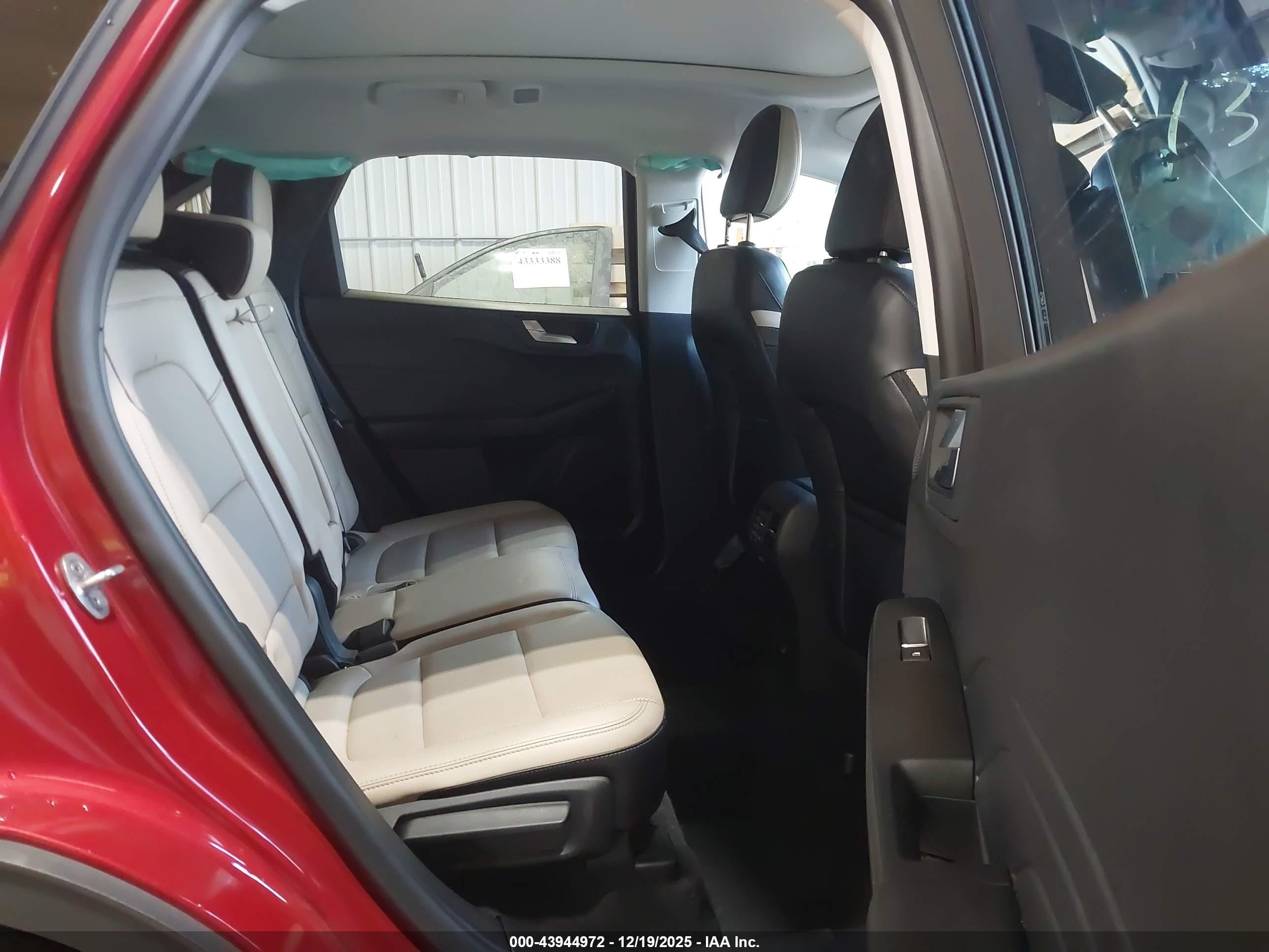 FORD ESCAPE image 8